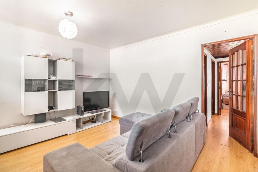 公寓 t2出售在Santo António dos Cavaleiros e Frielas