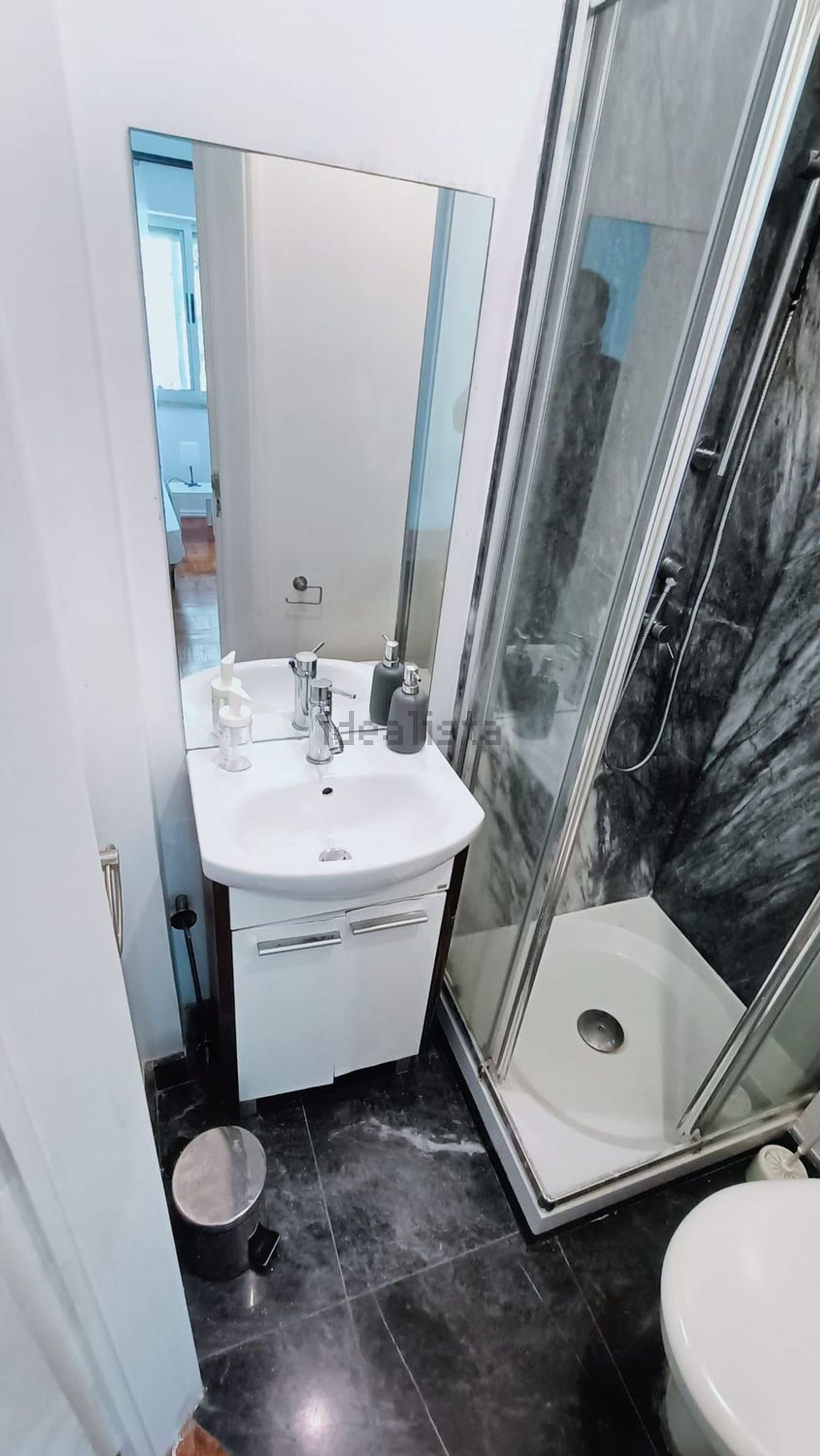 出租房间在Rua Professor José Pinto Correia, 47 - 卫生间