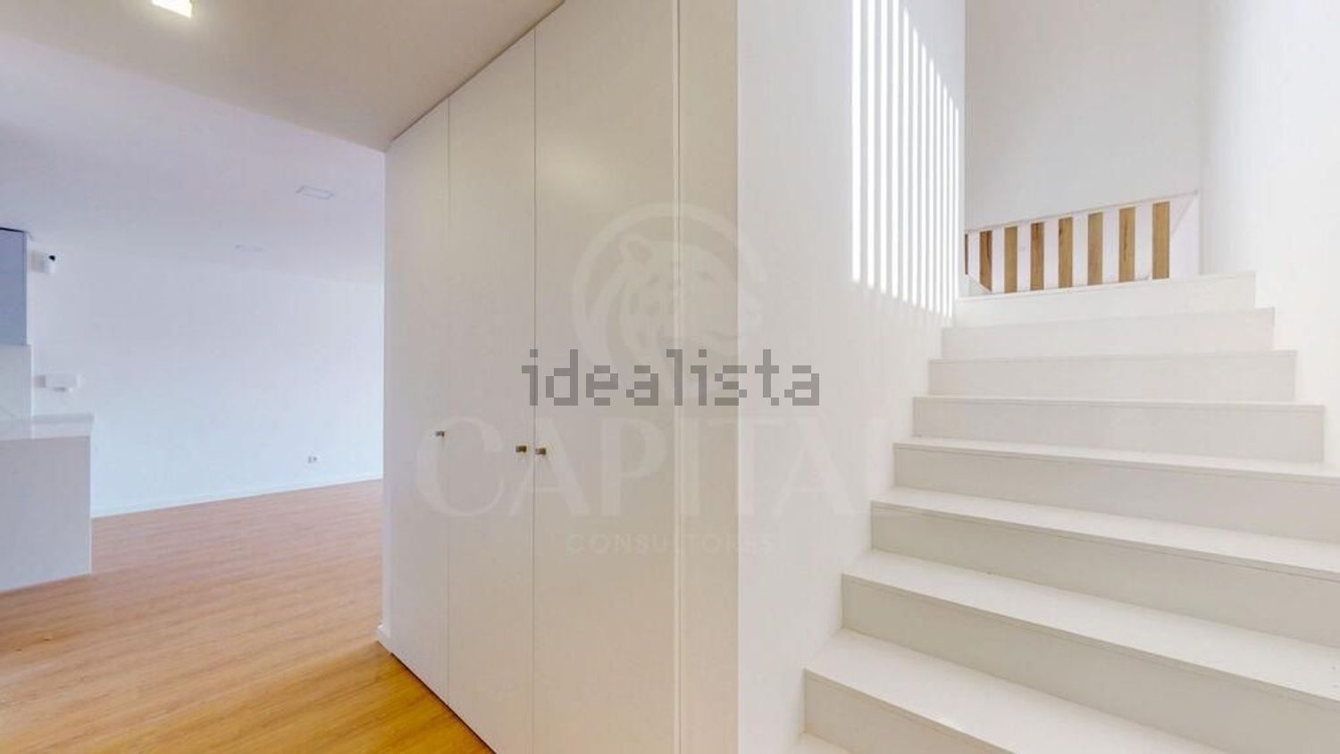 小楼房或独栋别墅出售在Rua da Calheta - 详情