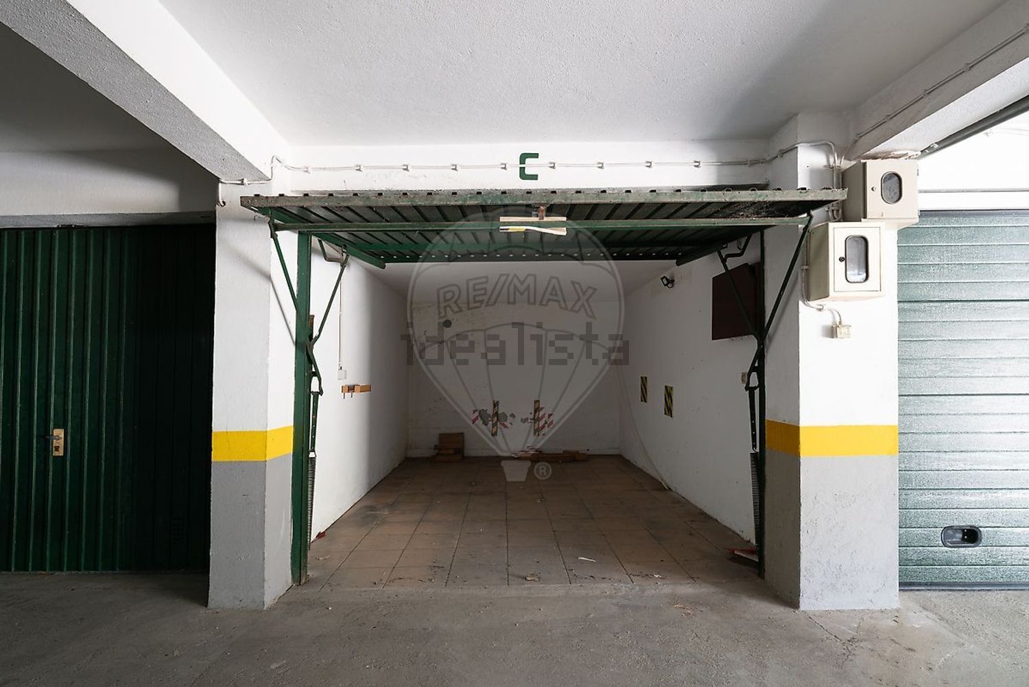 公寓 t2出售在Rua José Vicente Lopes - 停车位