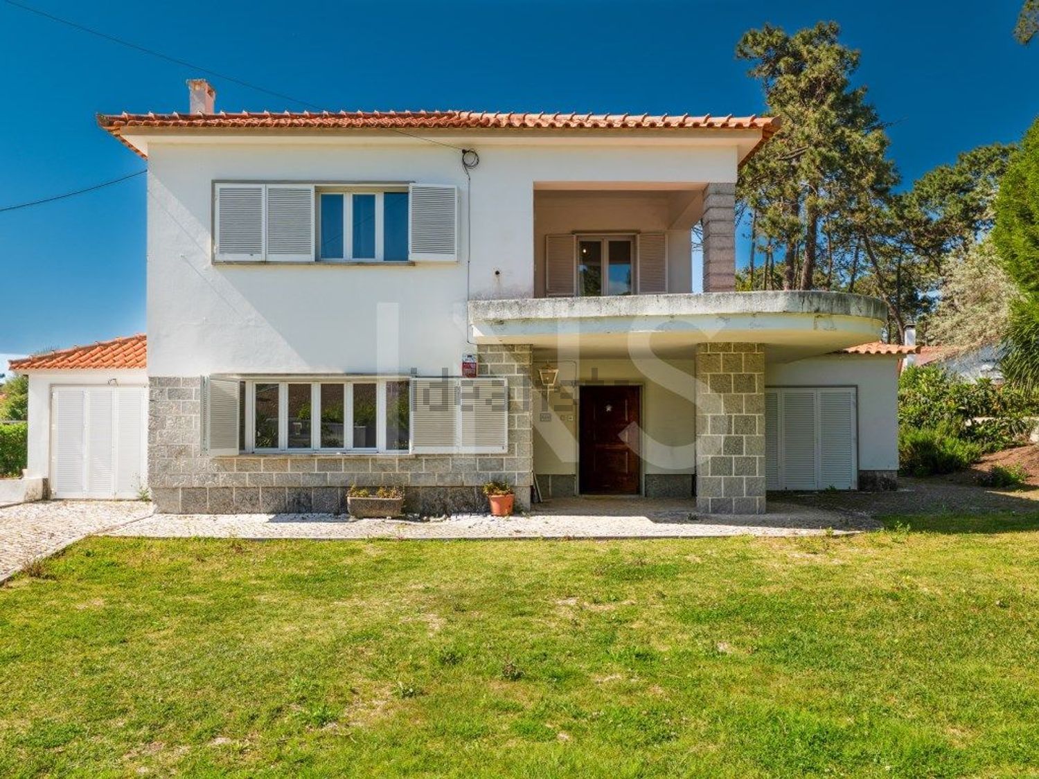 小楼房或独栋别墅出售在Rua 28 de Setembro - 外立面