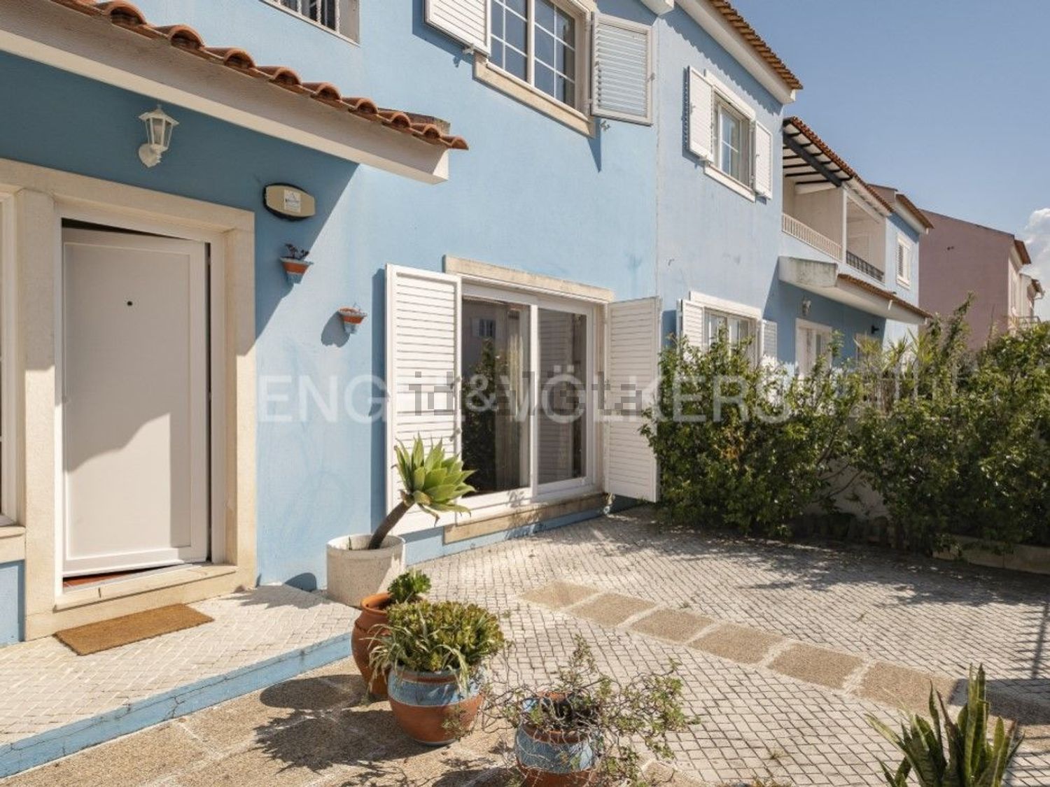 小楼房或独栋别墅出售在Moita - 外立面