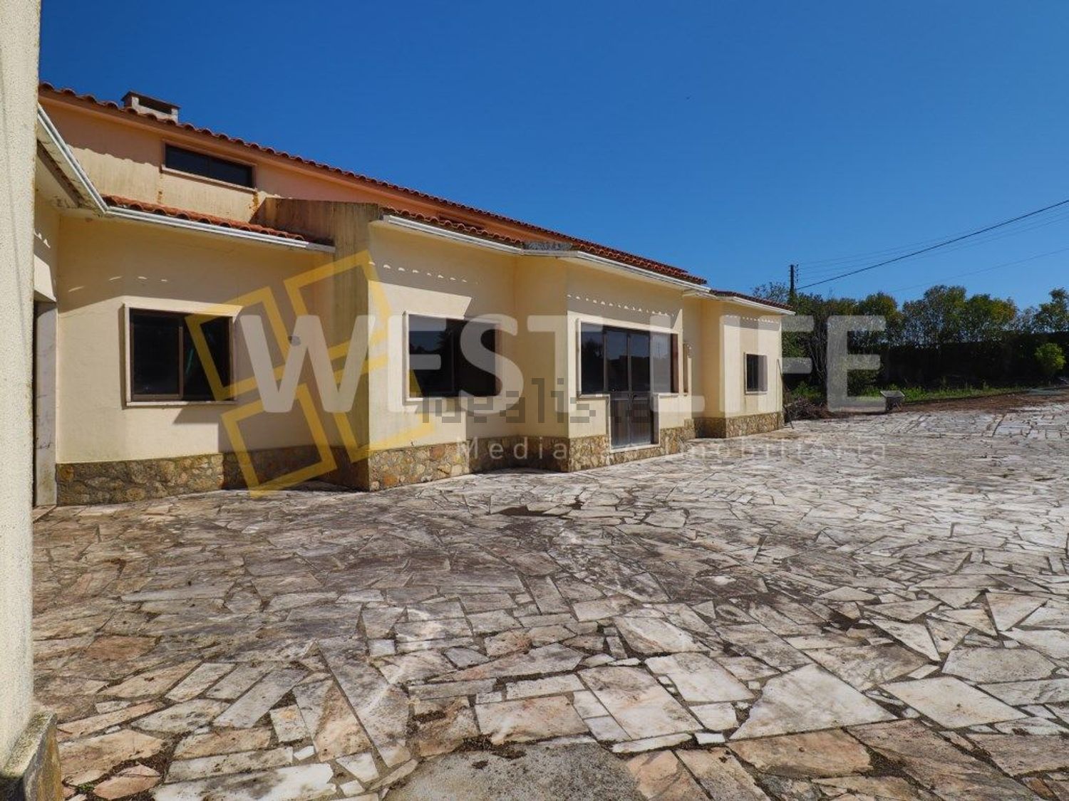 小楼房或独栋别墅出售在Venda do Pinheiro e Santo Estêvão das Galés - 外立面