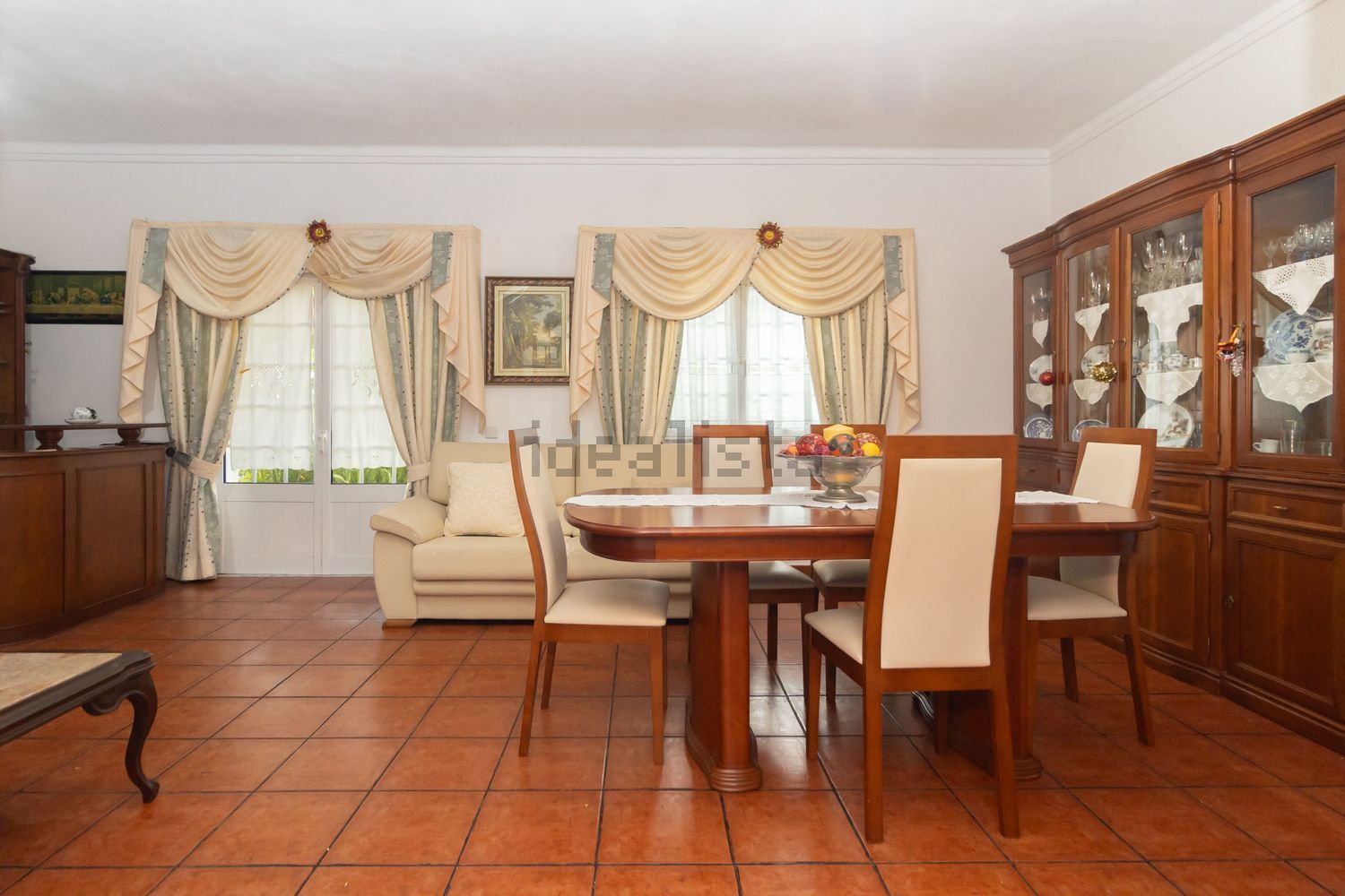 小楼房或独栋别墅出售在Avenida Padre Nabeto - 客厅