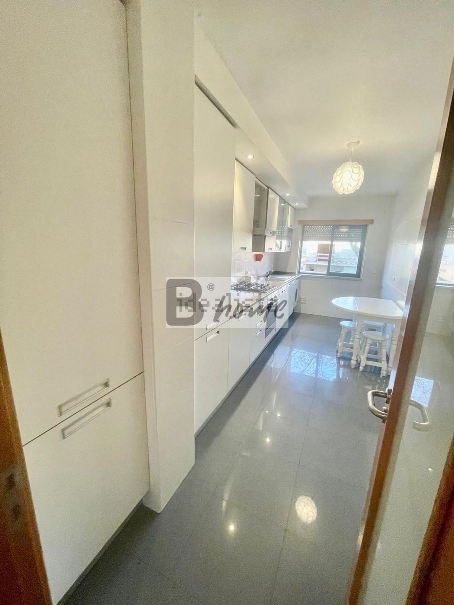 出租公寓 t2在Rua Maria Beatriz Mexia s/n - 厨房