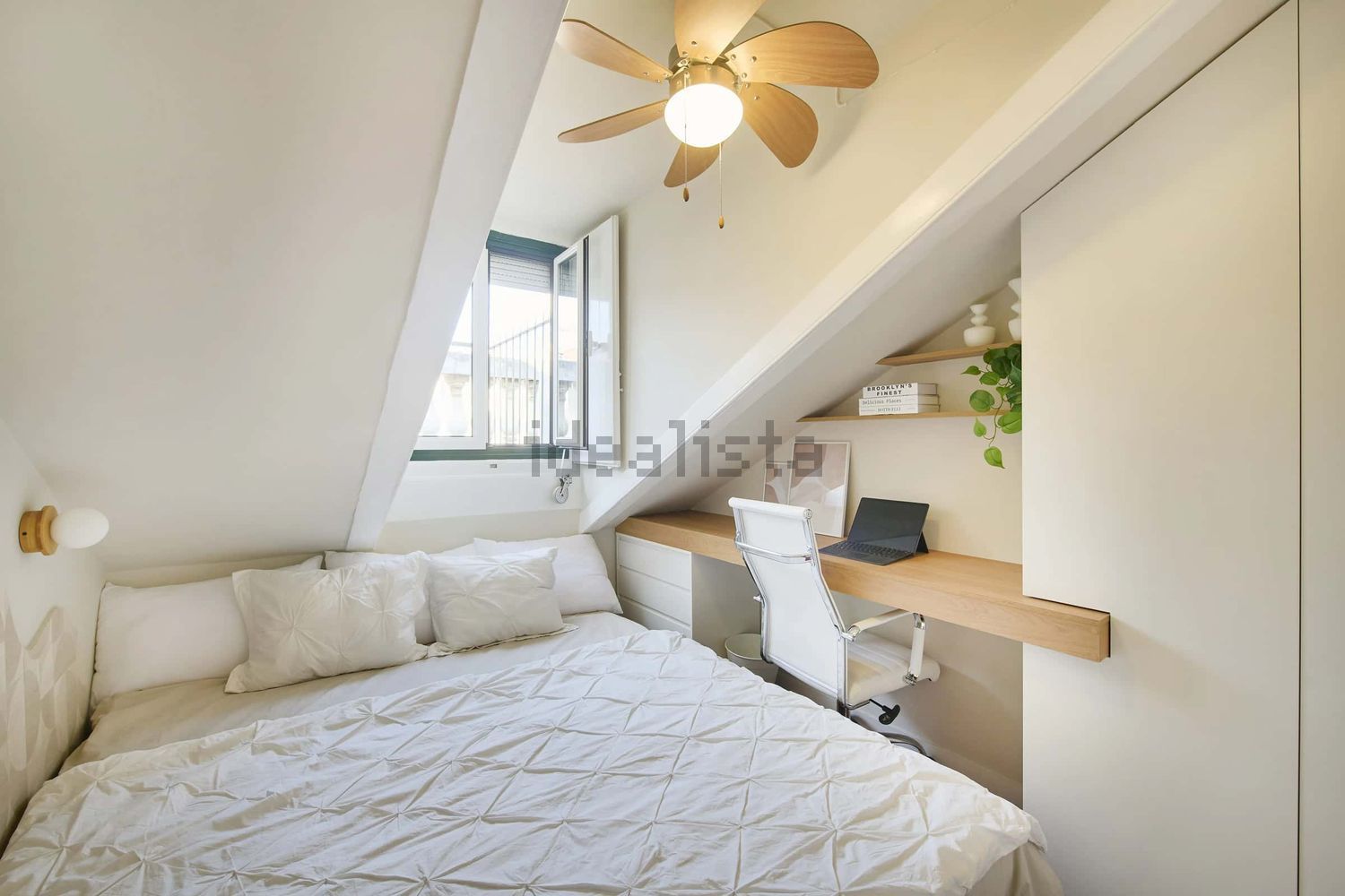 出租房间在Largo Vitorino Damásio, 2 - 卧室