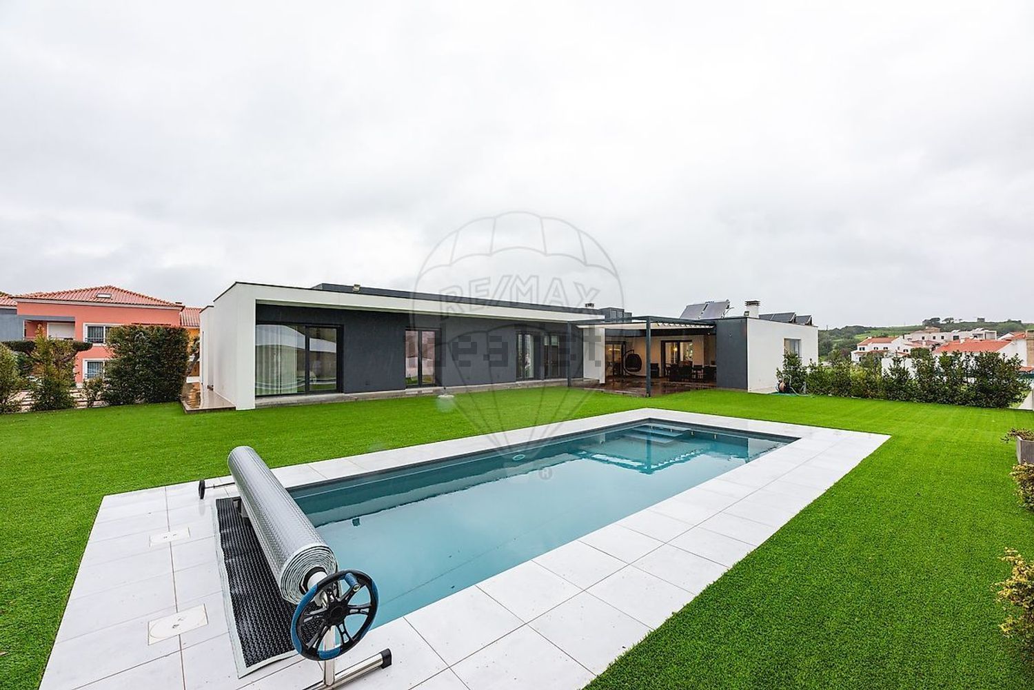 小楼房或独栋别墅出售在Rua Mato Moreira - 游泳池