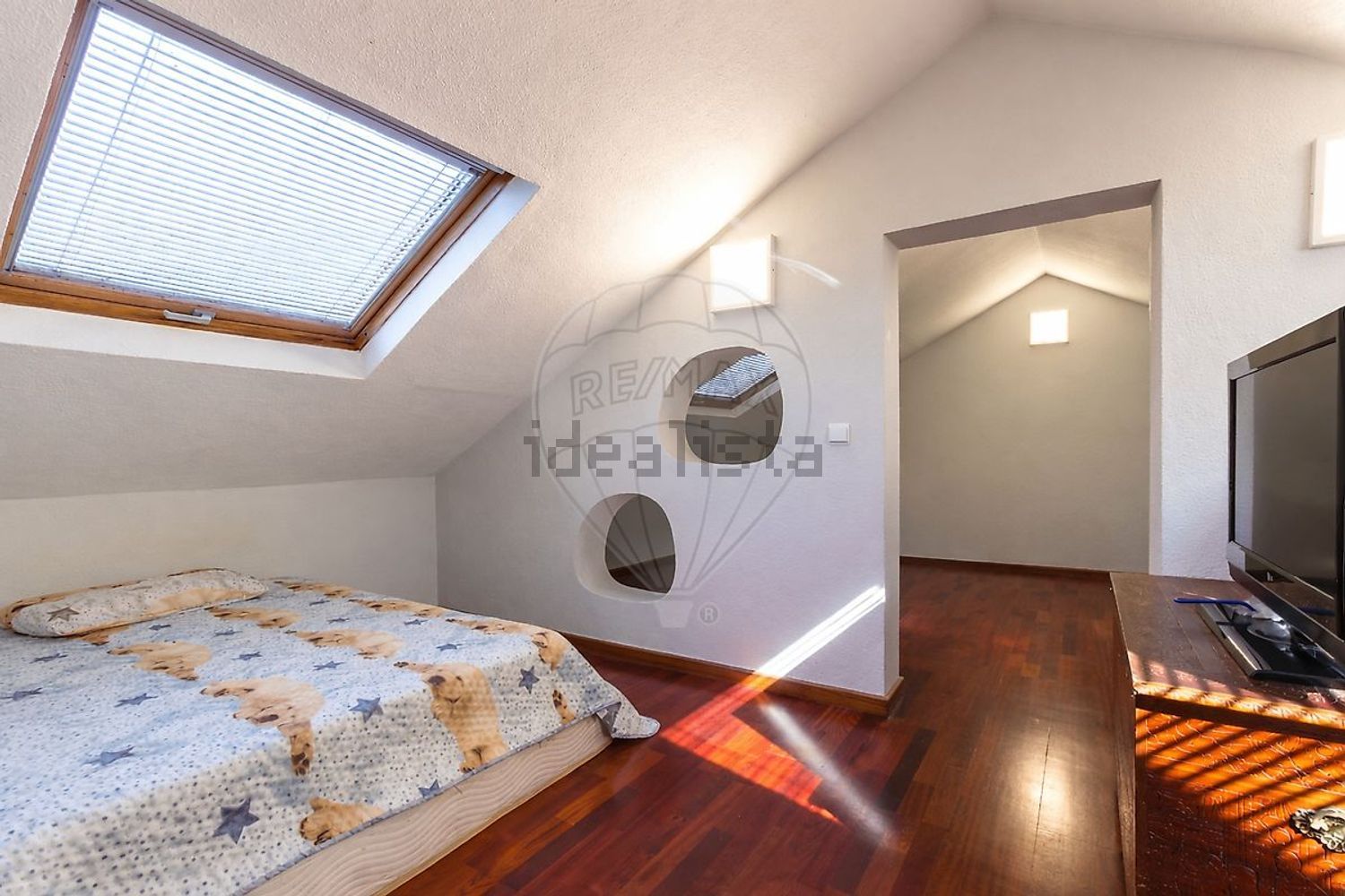 小楼房或独栋别墅出售在Rua António Sérgio - 卧室