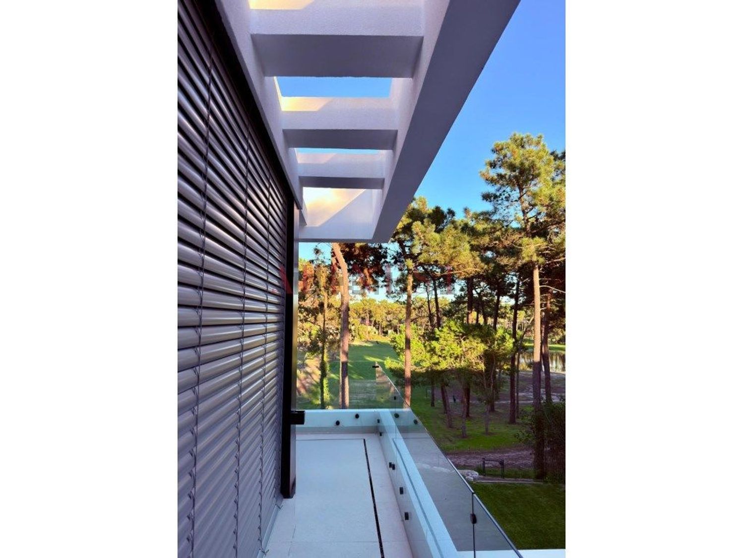 小楼房或独栋别墅出售在Rua do Tojo - 阳台