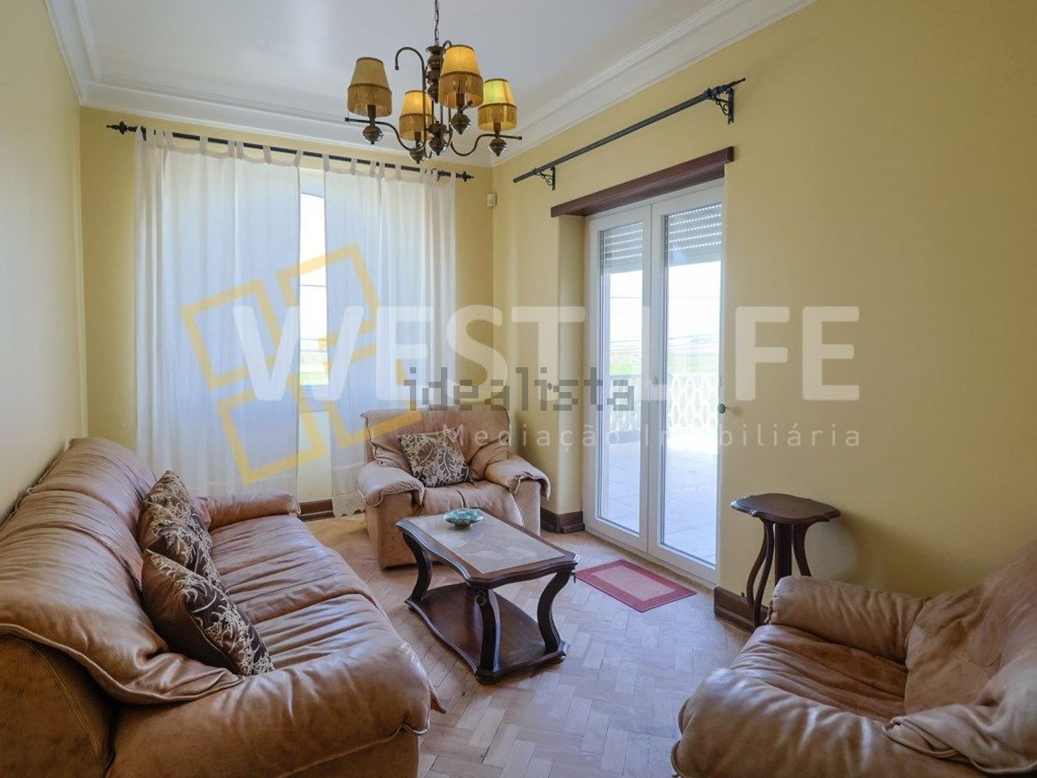 小楼房或独栋别墅出售在São Pedro da Cadeira - 卧室