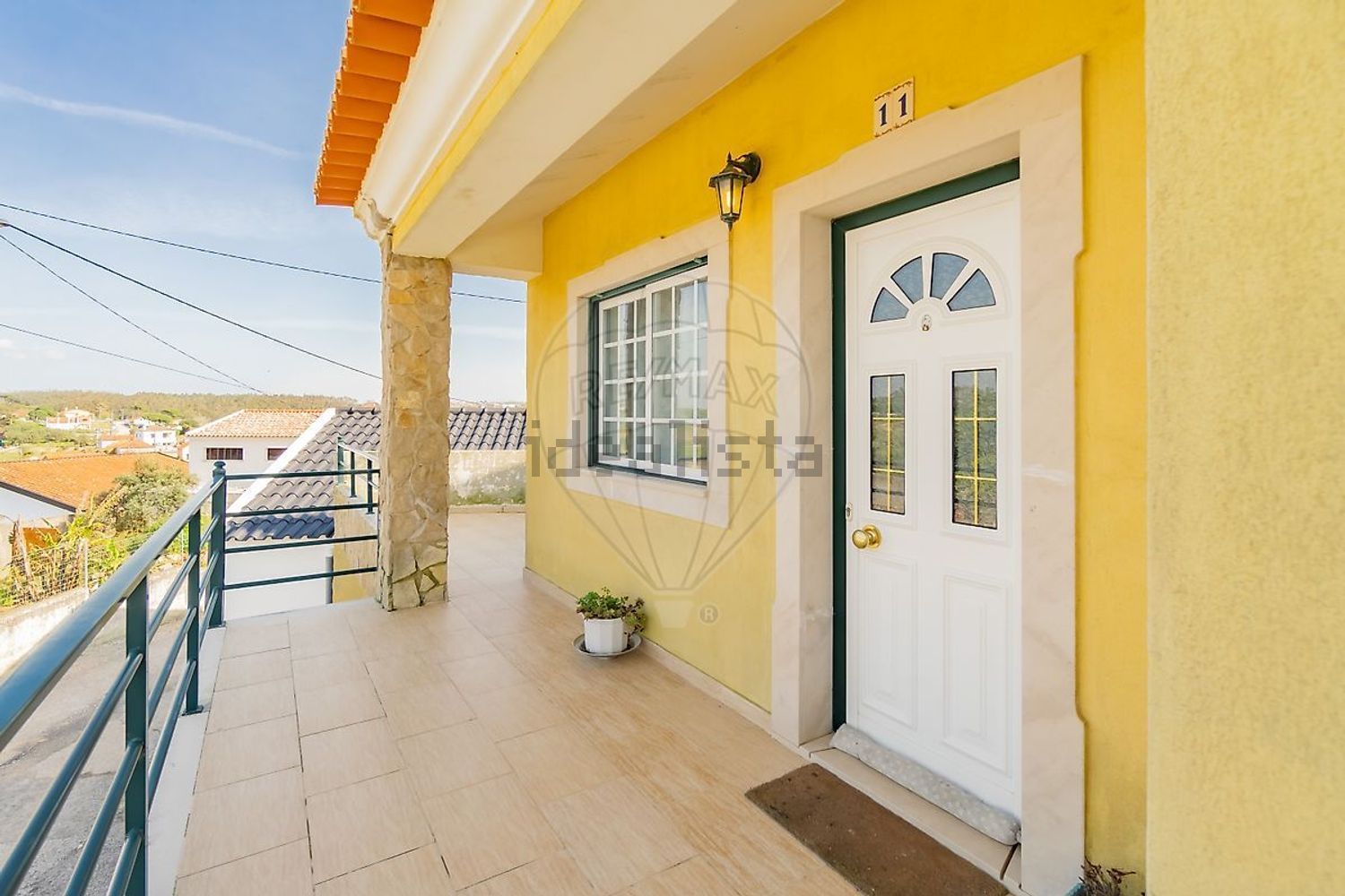 小楼房或独栋别墅出售在Rua das Flores - 阳台