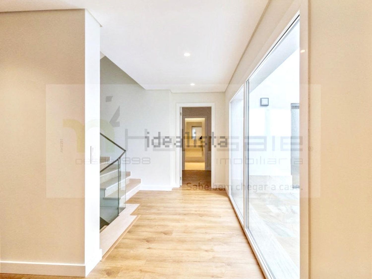 联排别墅出售在Rua Almirante Gago Coutinho, 58 a - 过道