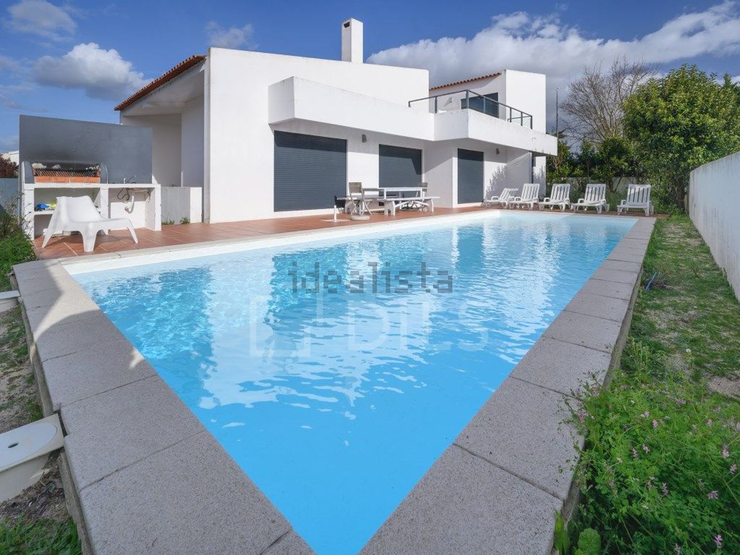 小楼房或独栋别墅出售在Rua do Pinhal - 游泳池