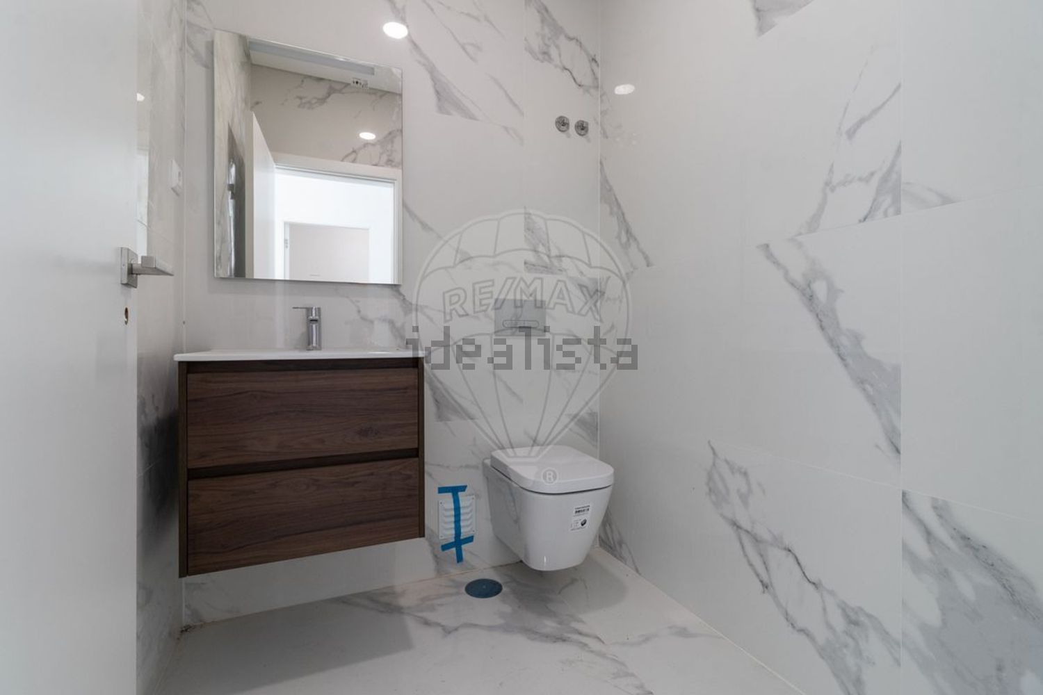 小楼房或独栋别墅出售在Rua Aquilino Ribeiro - 卫生间