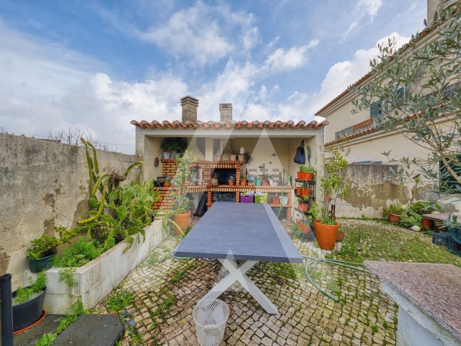 小楼房或独栋别墅出售在Lamas e Cercal - 外立面