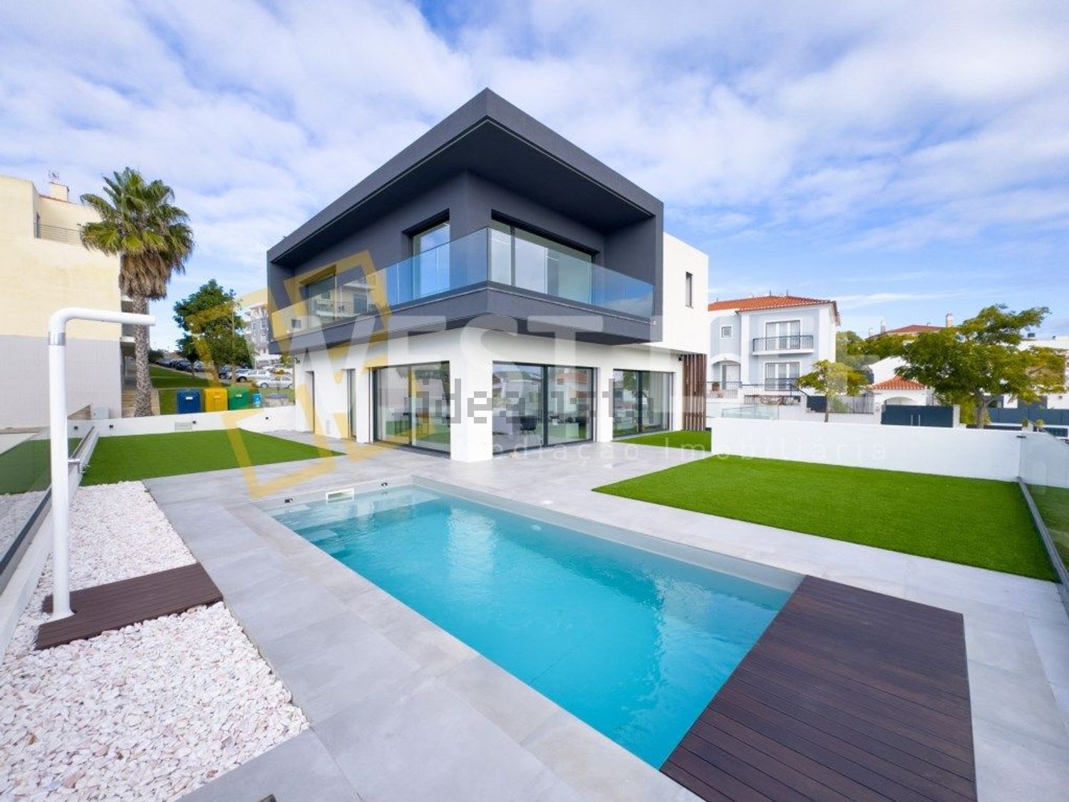 小楼房或独栋别墅出售在Centro - 游泳池