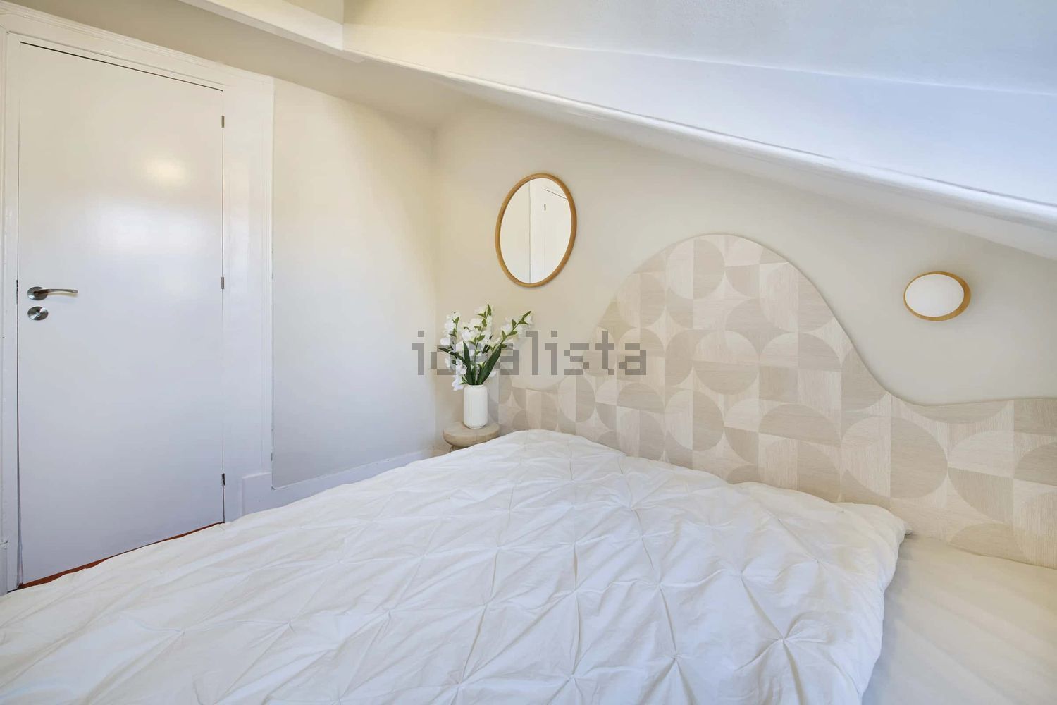 出租房间在Largo Vitorino Damásio, 2 - 卧室