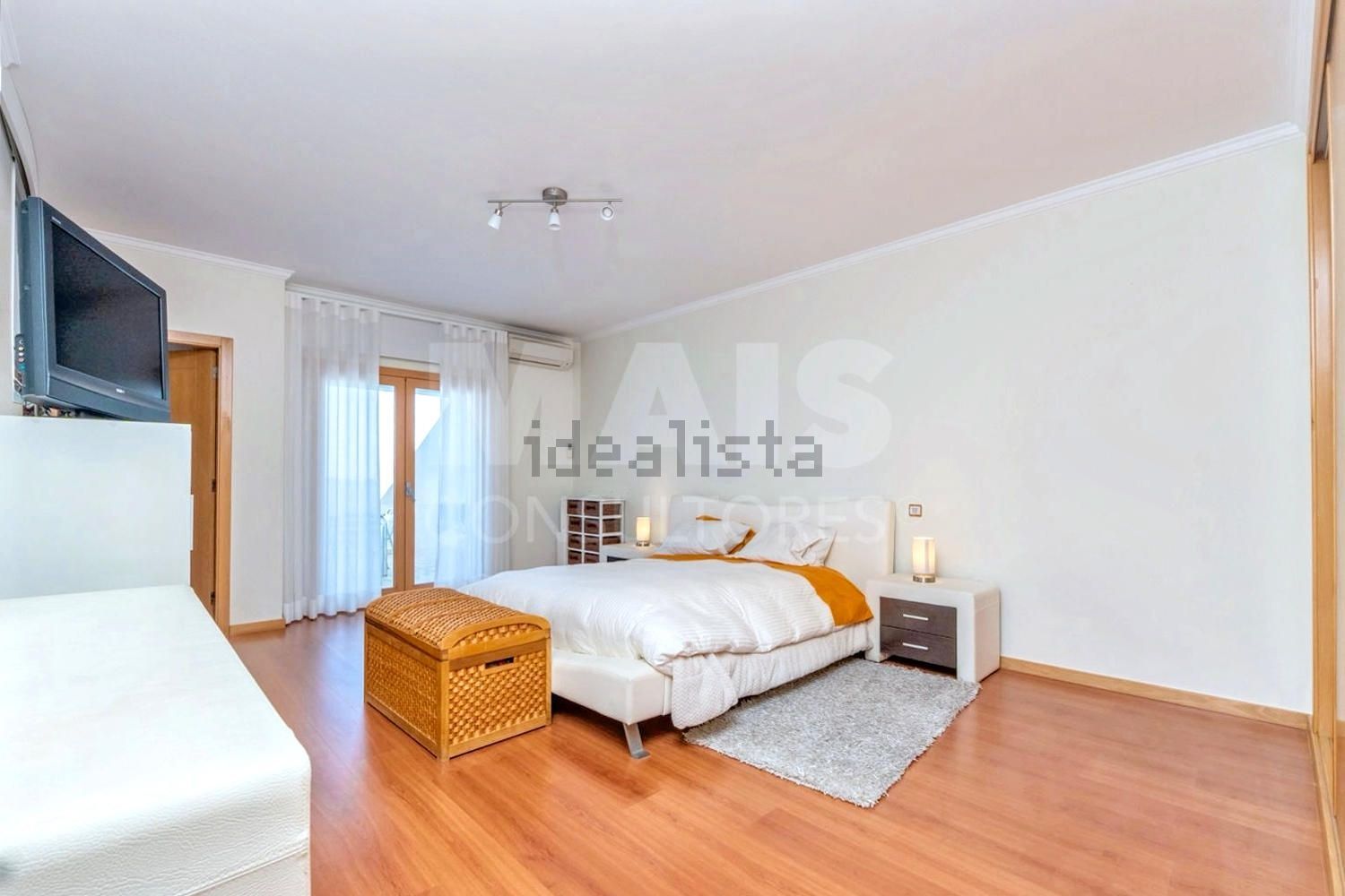 公寓 t4出售在Rua Alexandre Herculano - 卧室