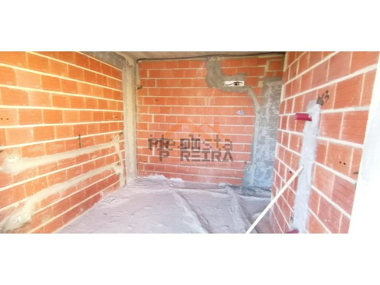 小楼房或独栋别墅出售在Pontinha e Famões - 详情