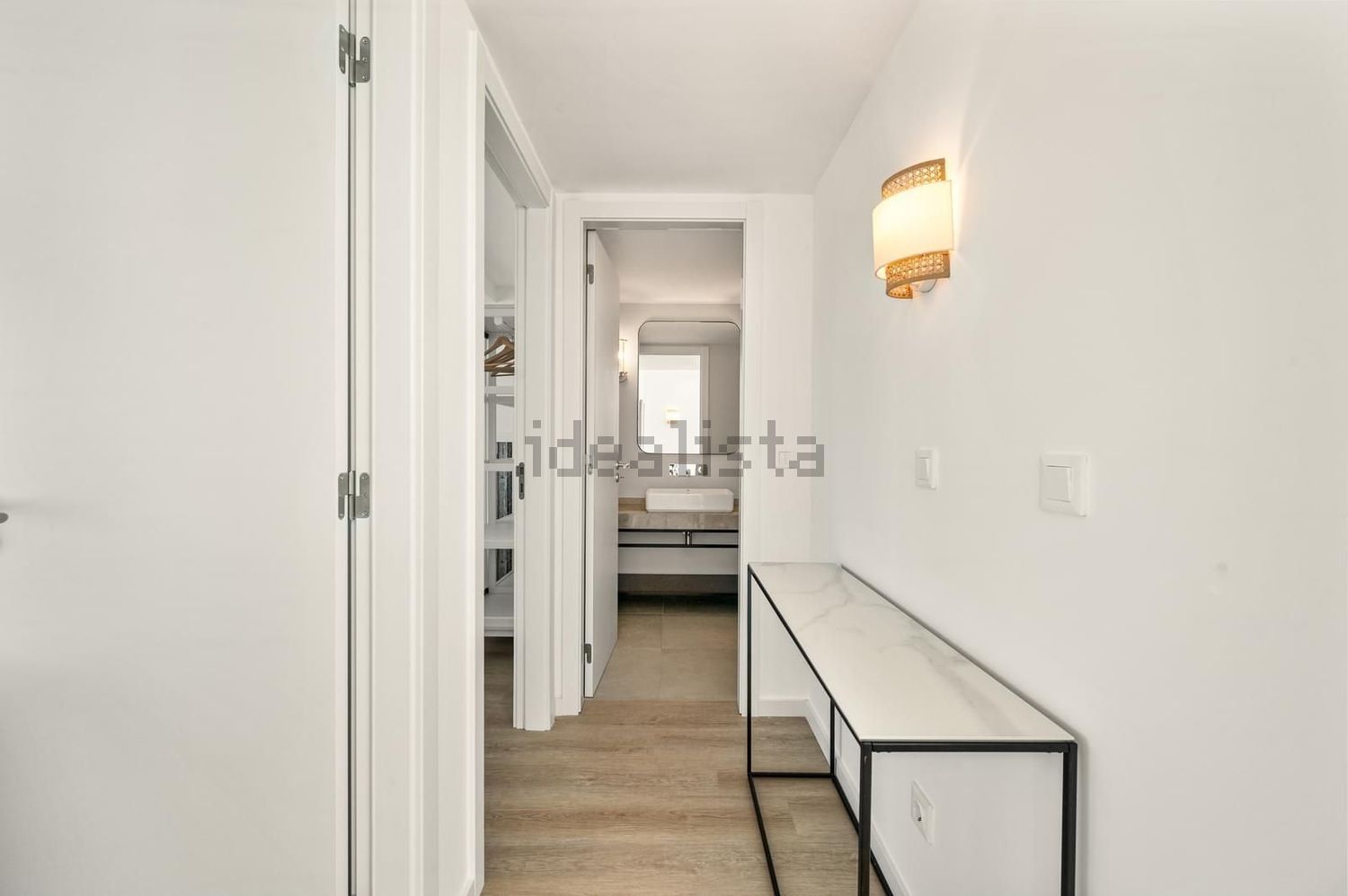 公寓 t3出售在Rua Isabel Arsénio - 过道