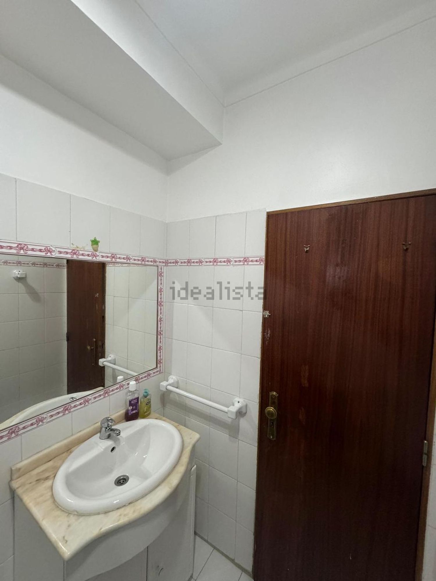 出租房间在Rua Actor António da Silva, 5 - 卫生间