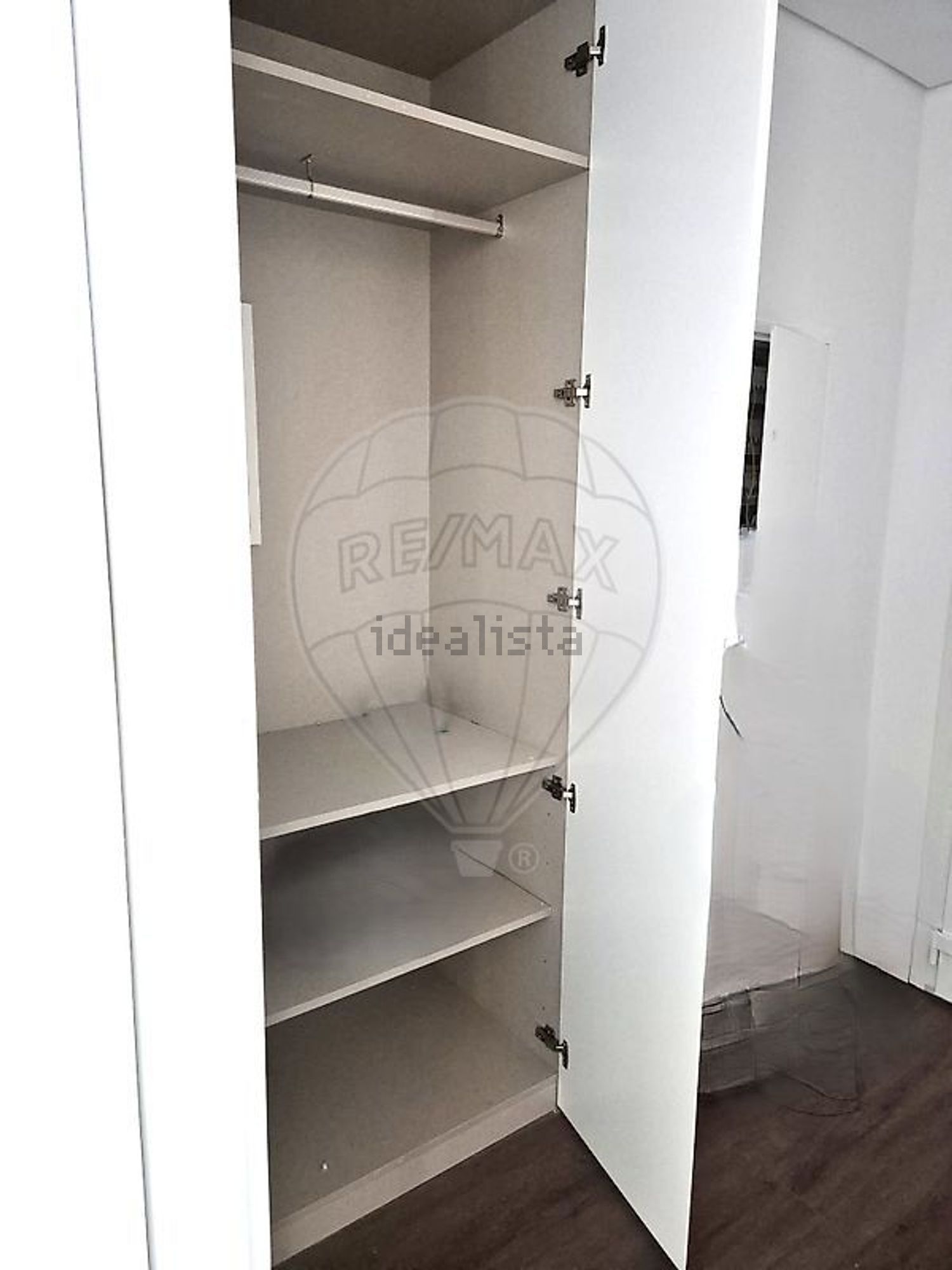 小楼房或独栋别墅出售在Rua 27 - 试衣间