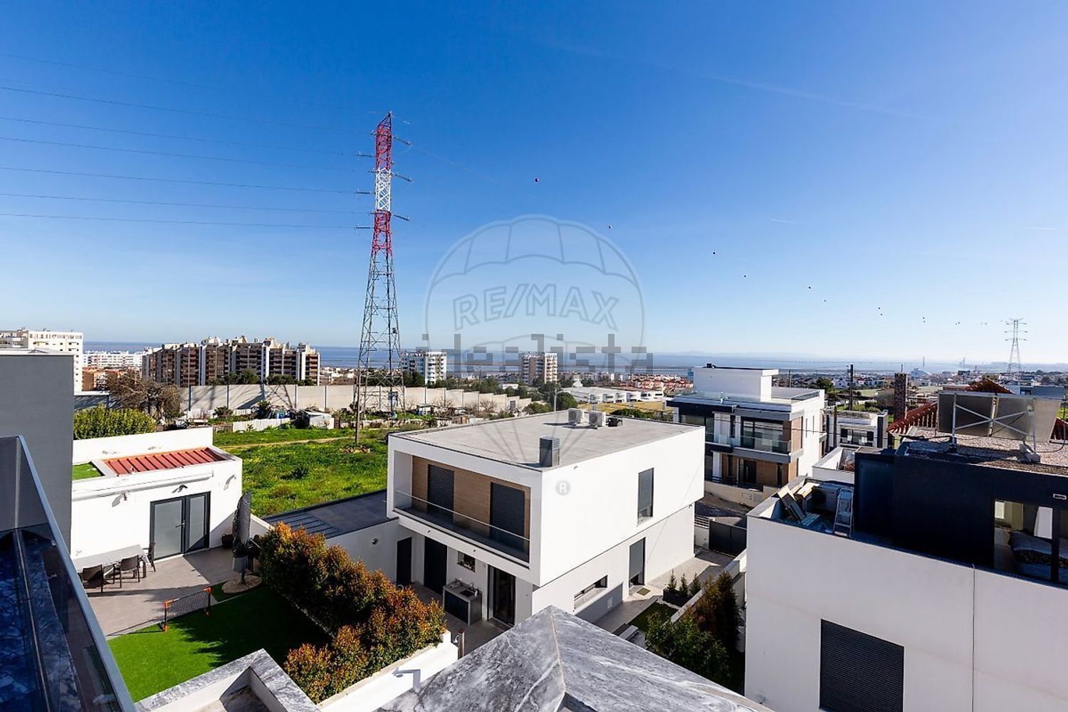 小楼房或独栋别墅出售在Rua e - 视线