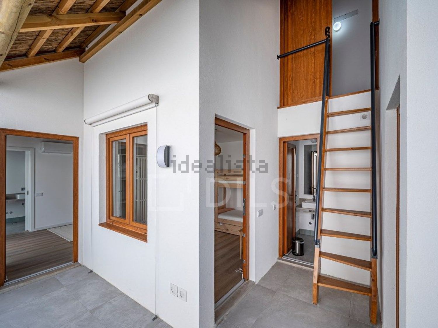 小楼房或独栋别墅出售在Rua da Eira - 过道