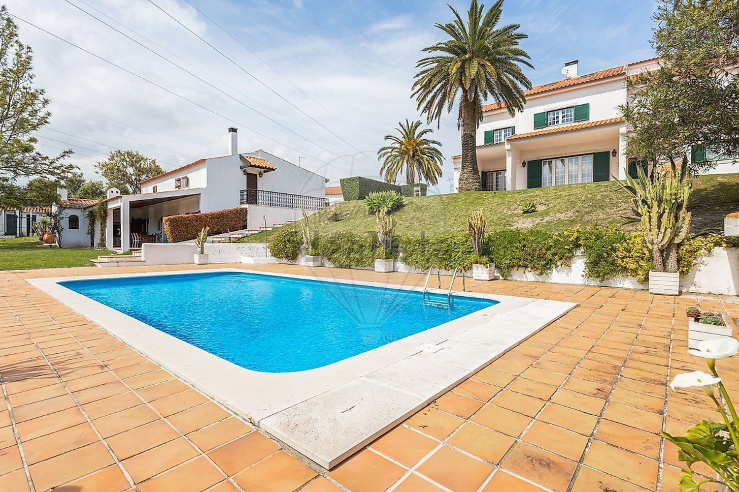 小楼房或独栋别墅出售Estr. da Serralheira de Baixo - 游泳池