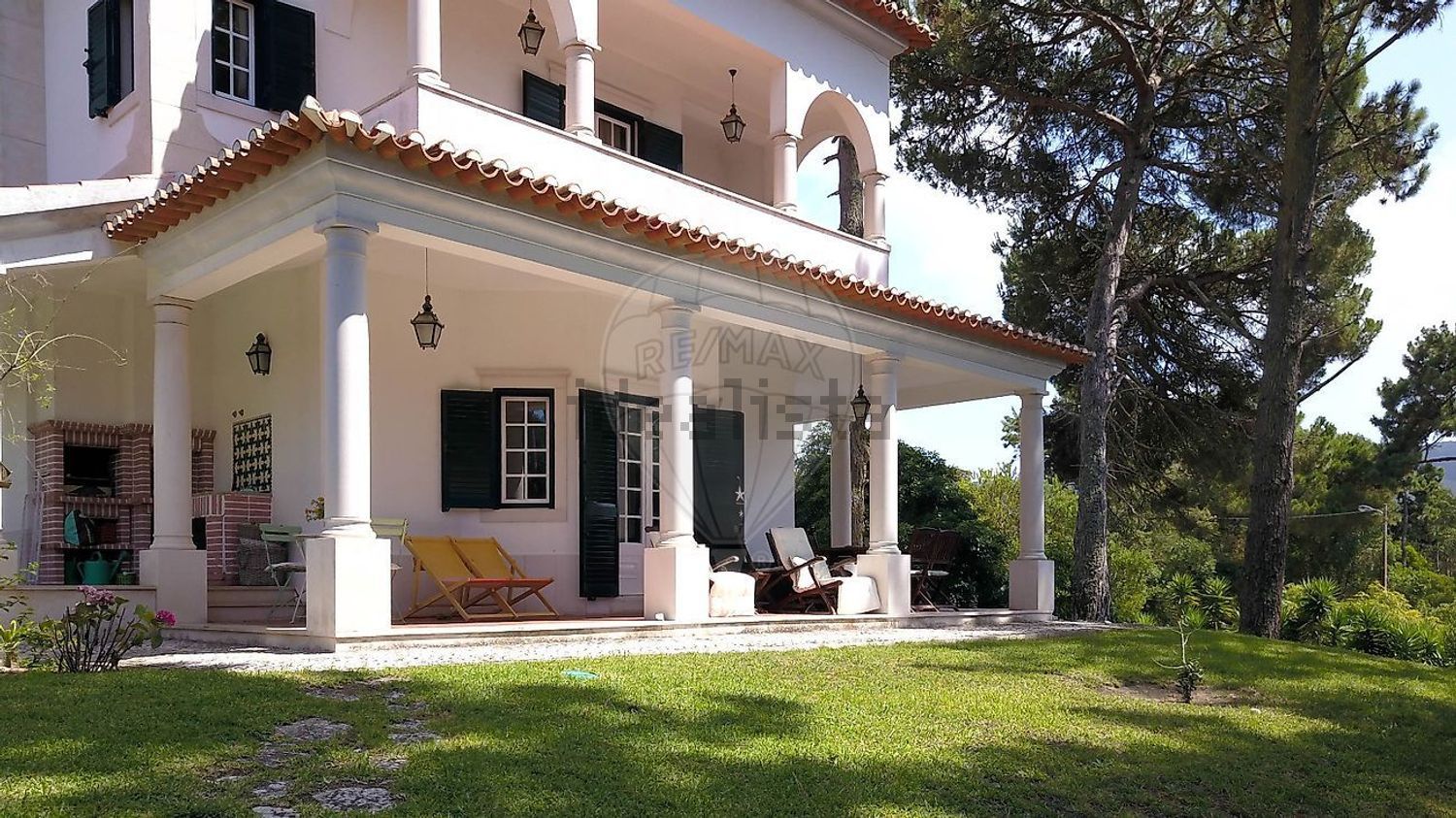 小楼房或独栋别墅出售在Rua da Mofina - 外立面