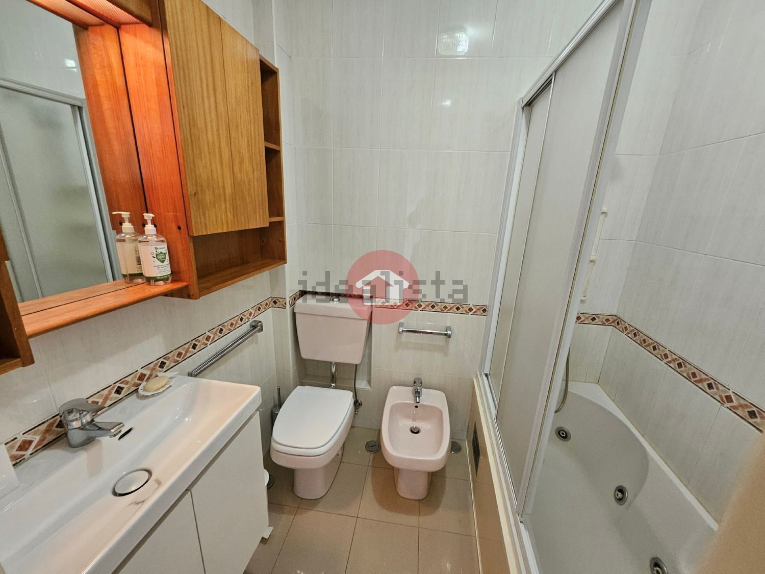 出租公寓 t2在Rua Comércio, 75 - 卫生间