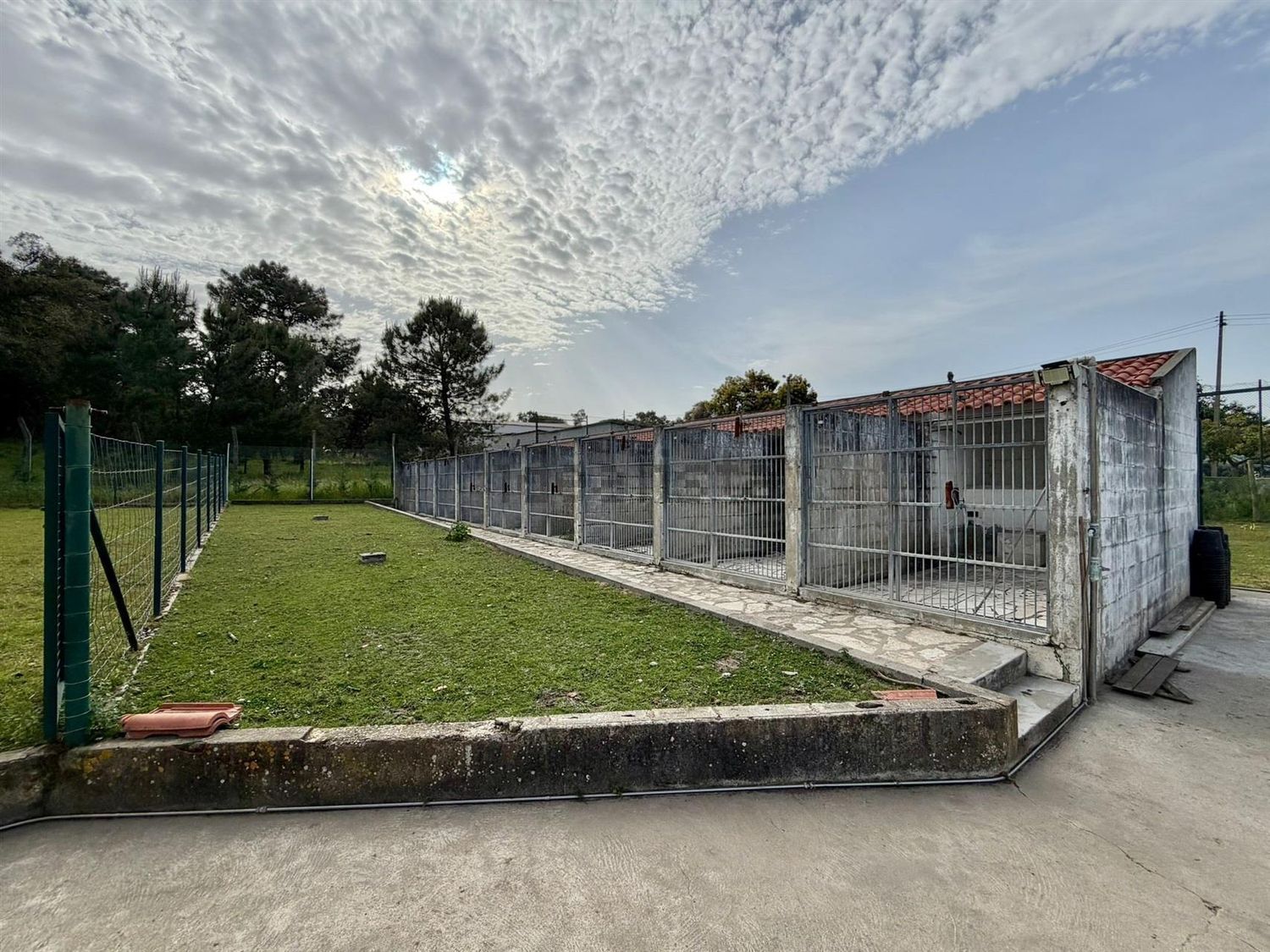 小楼房或独栋别墅出售在Alhos Vedros - 花园