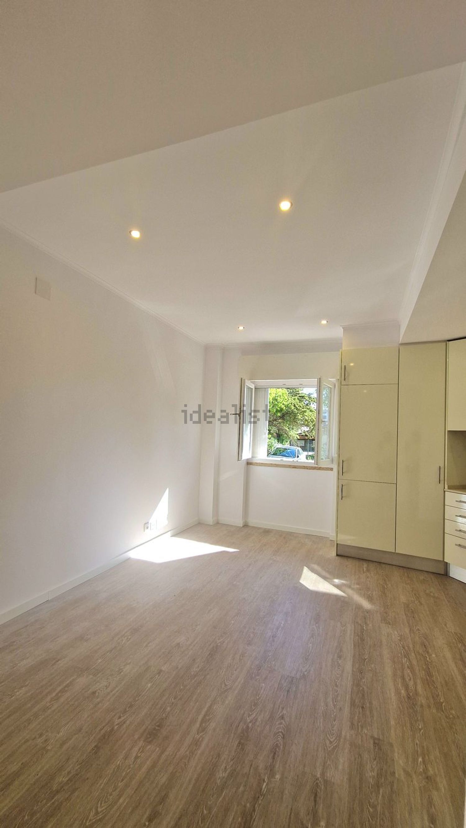 公寓 t1出售在Avenida Doutor José Pontes, 33 - 居住