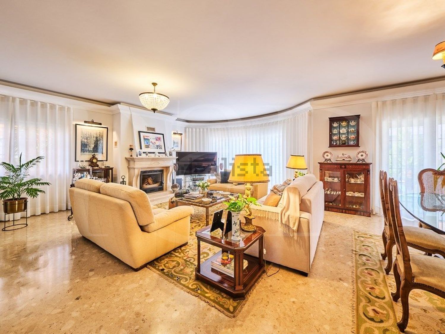 小楼房或独栋别墅出售在Rua Bartolomeu Perestelo, 189 - 客厅