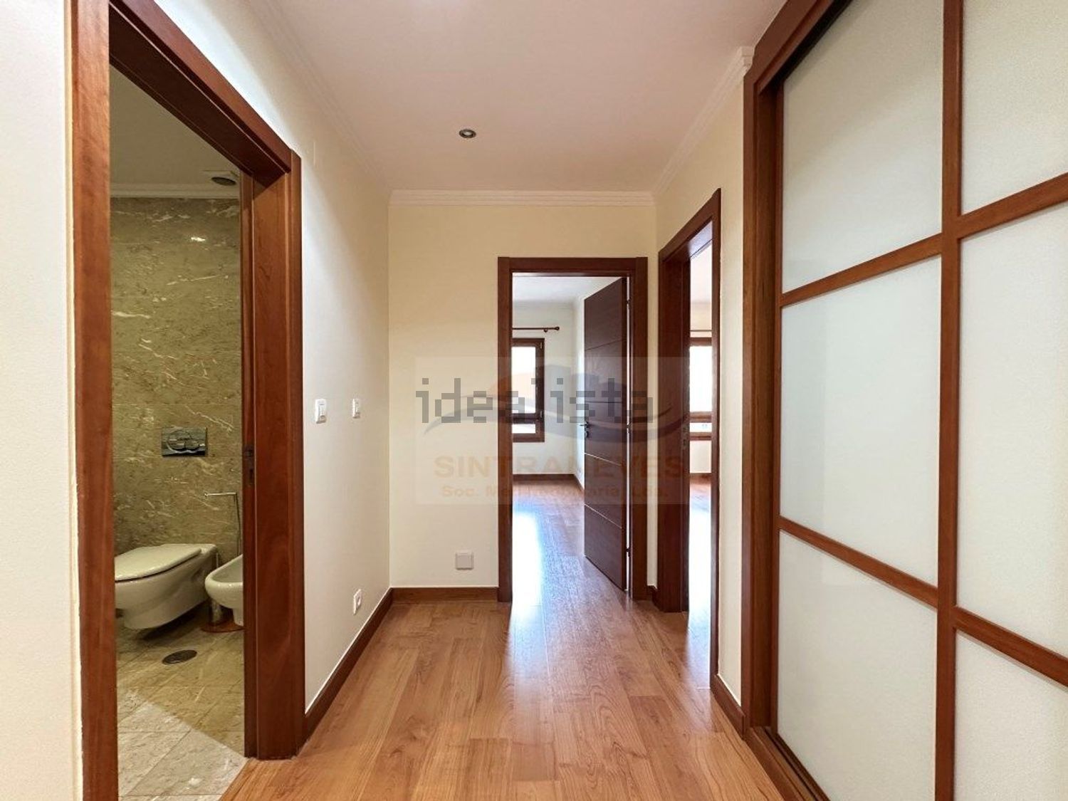 出租公寓 t4在Casal de São Brás - Vila Chã - 过道