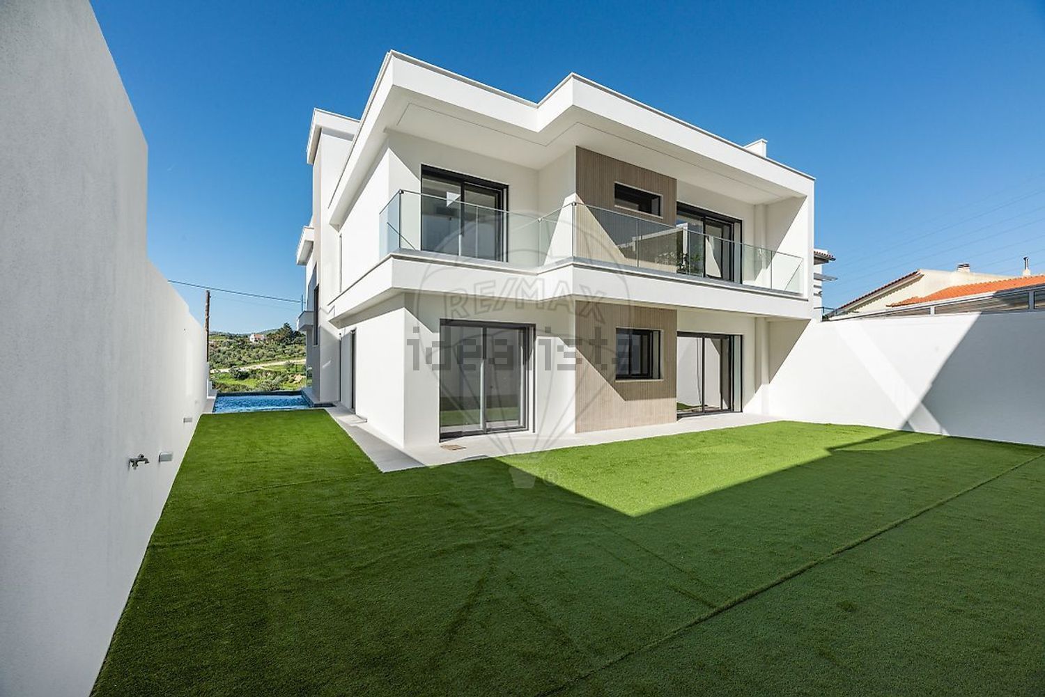 小楼房或独栋别墅出售在Rua da Cruzinha - 外立面