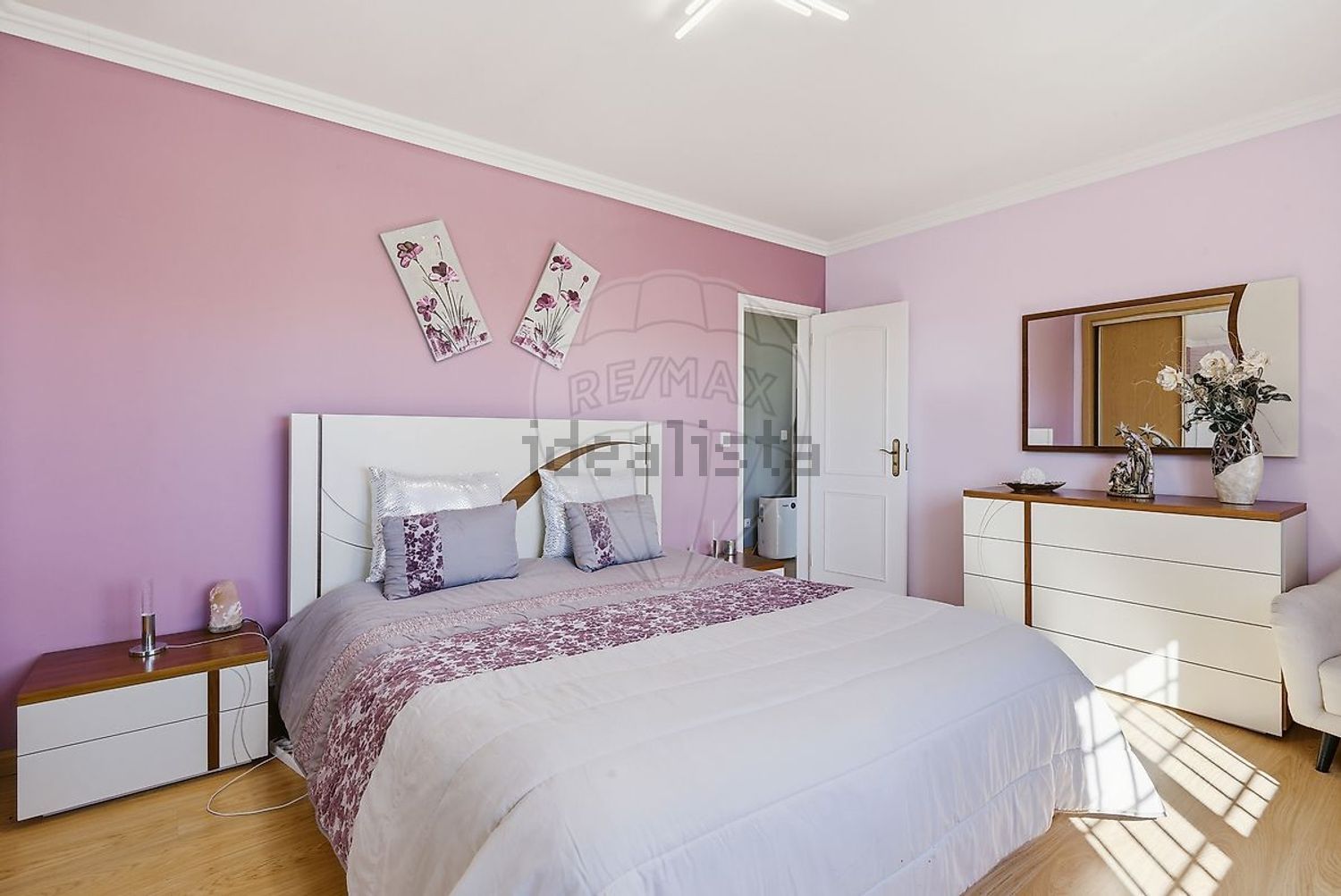 小楼房或独栋别墅出售在São Quintino - 卧室