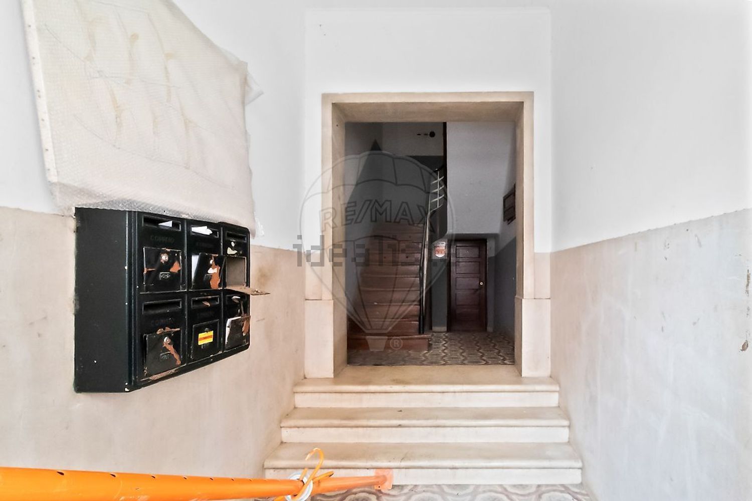 T0（单人公寓）出售在Praça Aires de Ornelas - 详情