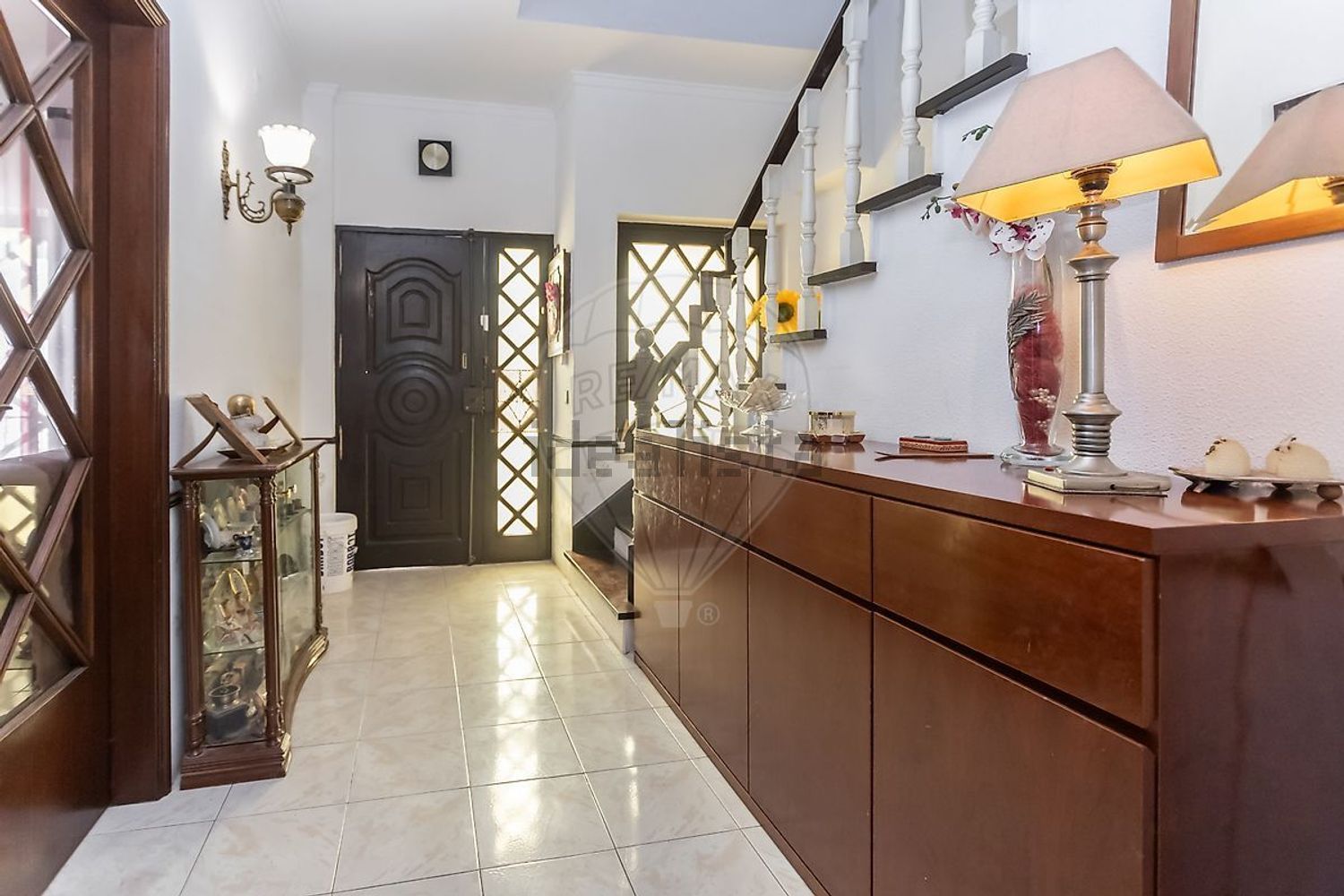 小楼房或独栋别墅出售在Rua José Fontana - 过道