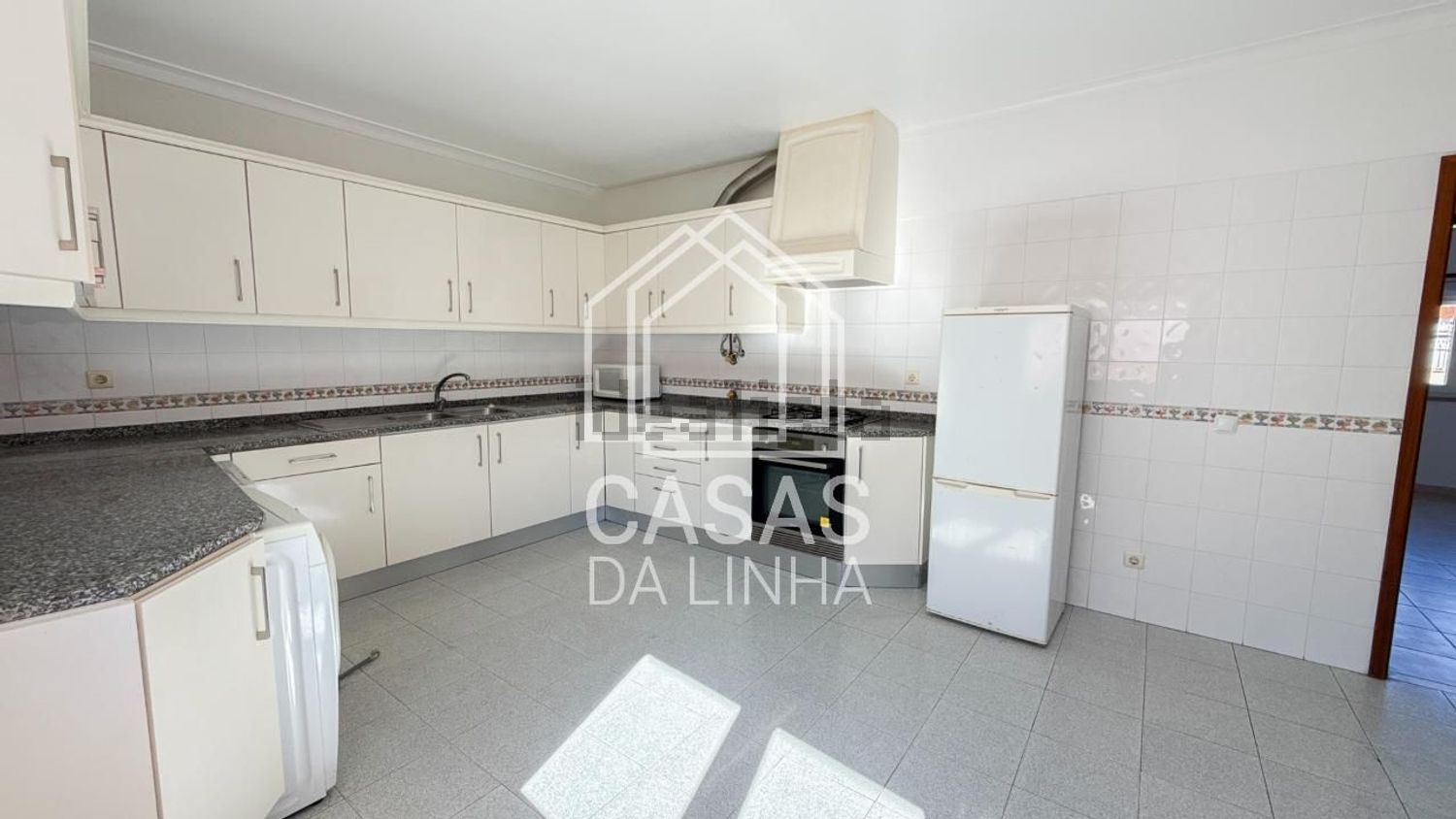 出租小楼房或独栋别墅在Tires - 厨房