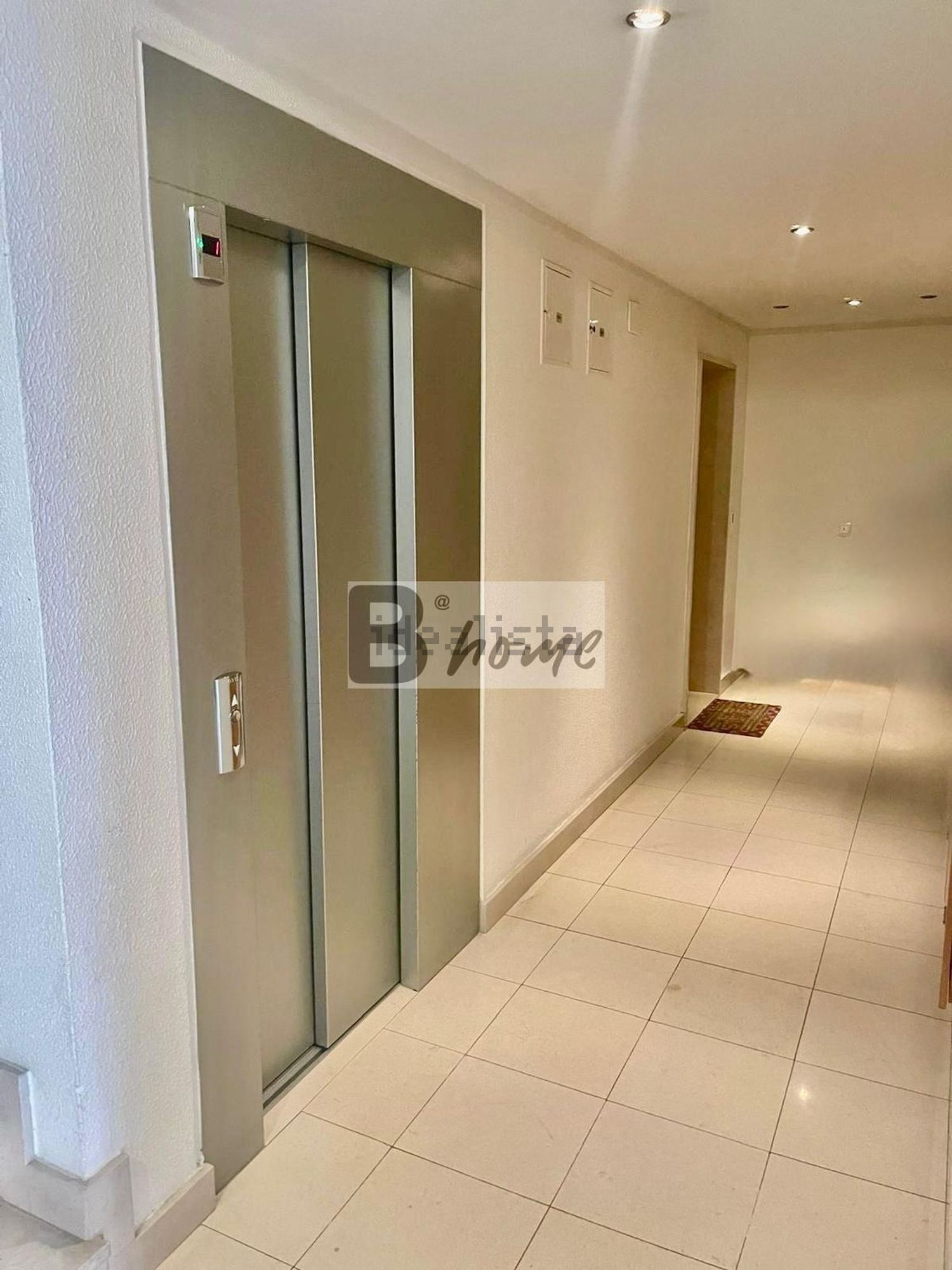 出租公寓 t2在Rua Maria Beatriz Mexia s/n - 过道