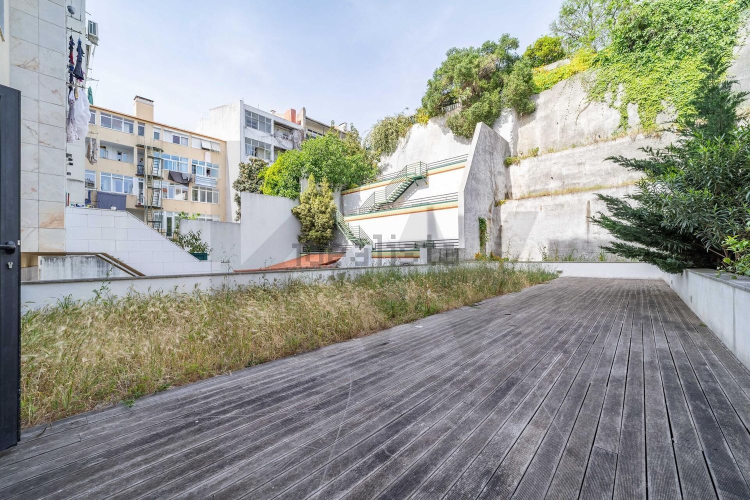 公寓 t1出售在Rua Luciano Cordeiro, 46 - 外立面