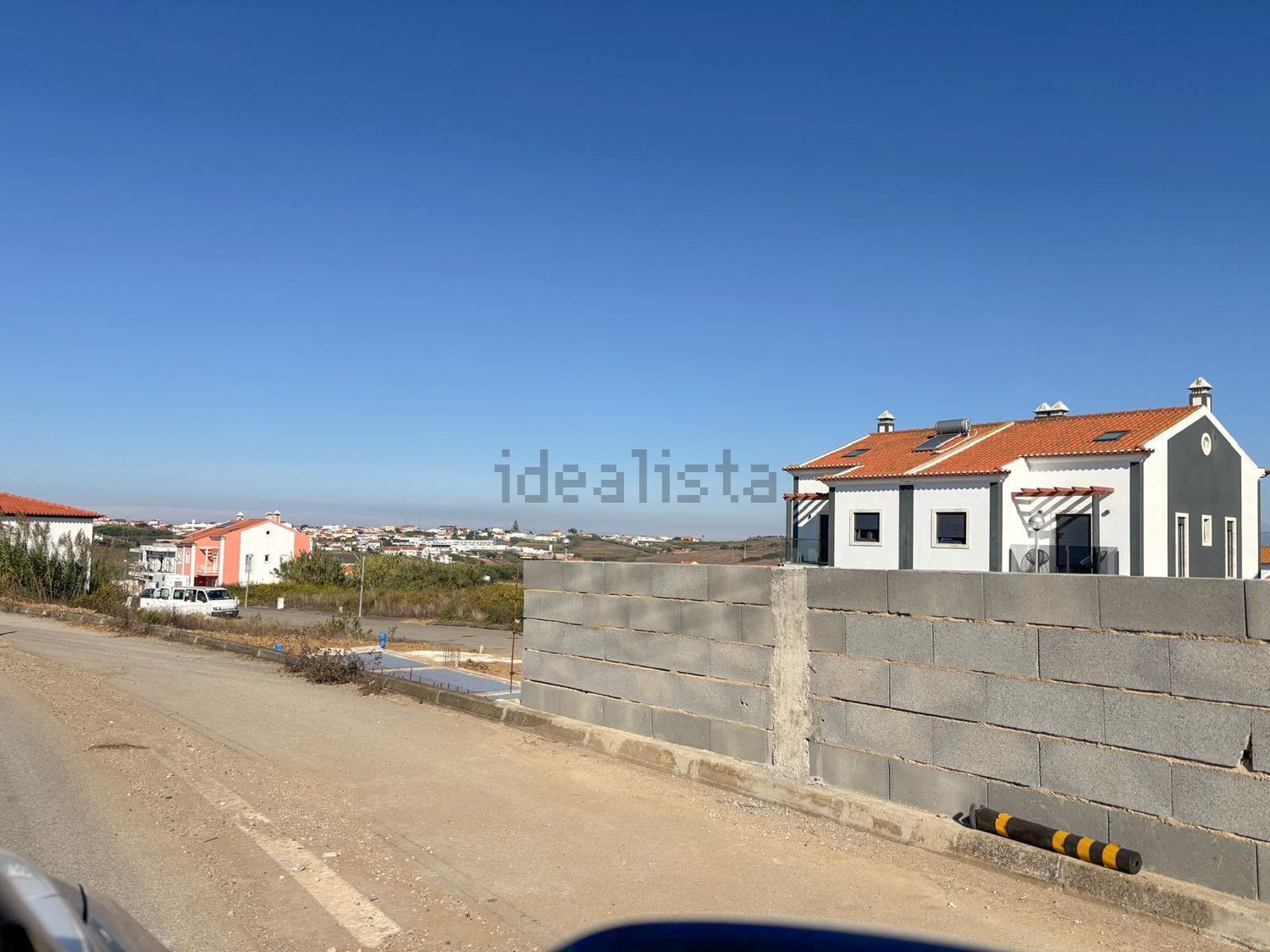 小楼房或独栋别墅出售在Rua Central - 周边