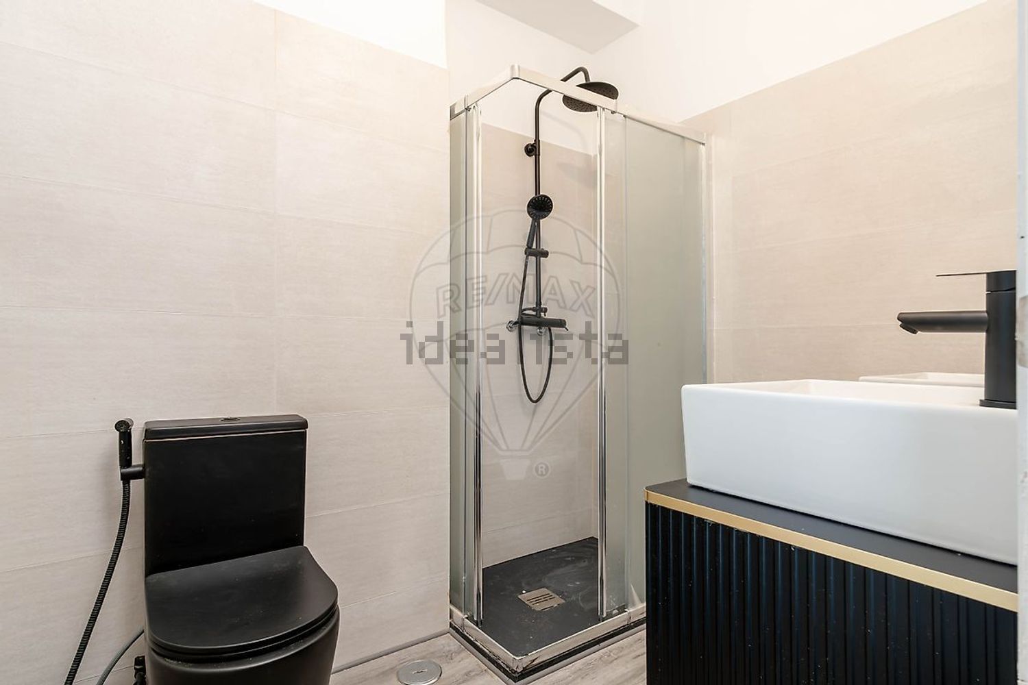 公寓 t3出售在Praça Rainha Santa - 卫生间