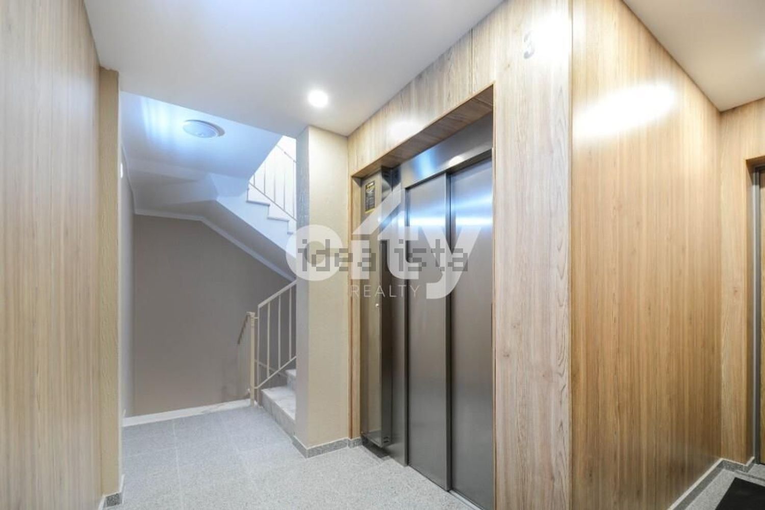 公寓 t3出售在Rua Doutor Sabino Galrão - 过道