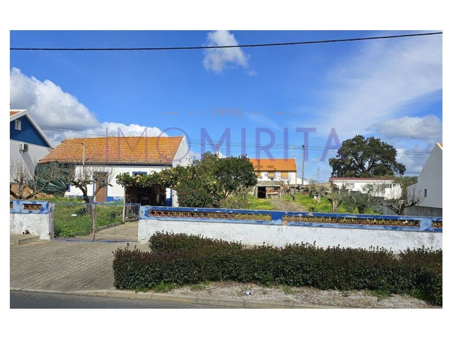 小楼房或独栋别墅出售在Rua do Chafariz - 外立面