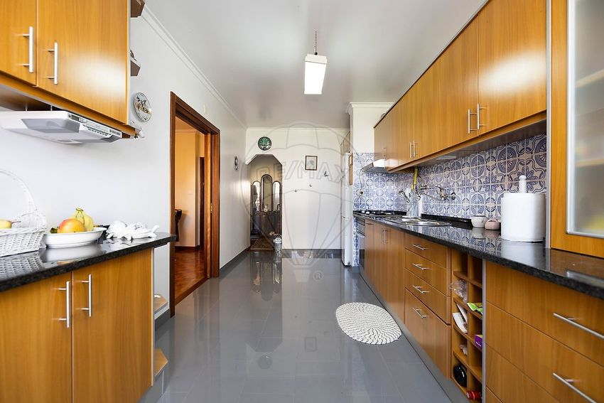 公寓 t3出售在Avenida Ruy Luís Gomes