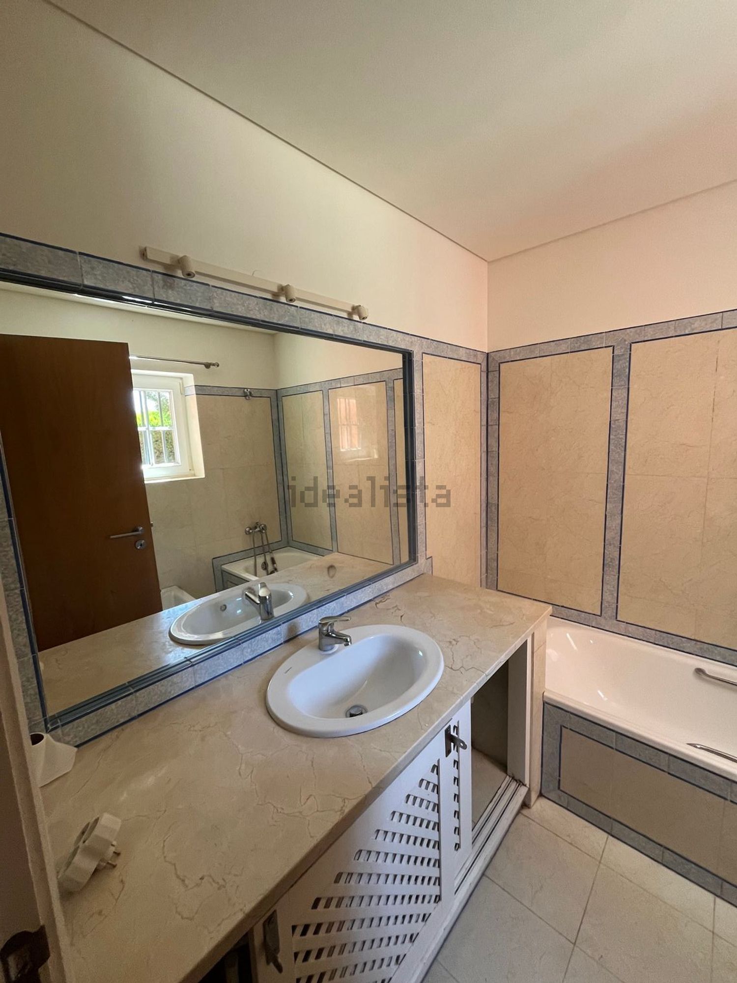 出租公寓 t3在Rua Avencas, 88 - 卫生间