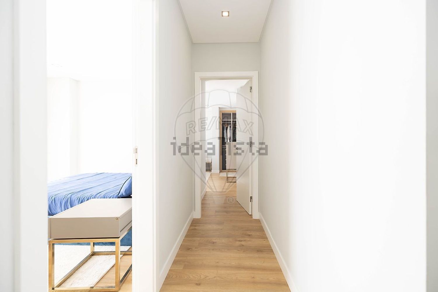 出租小楼房或独栋别墅在Rua Almeida Garrett - 过道