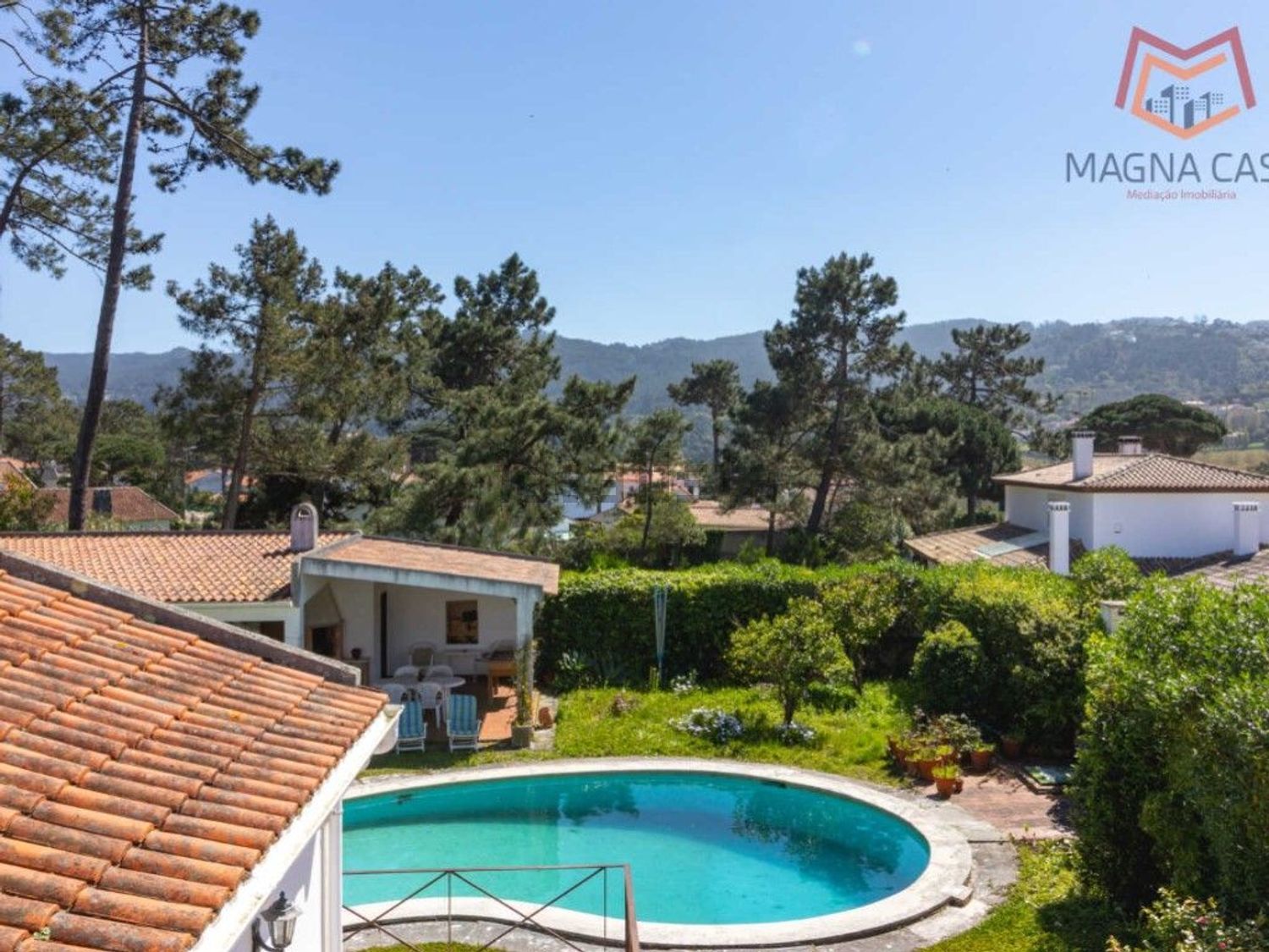 小楼房或独栋别墅出售在Rua dos Trovadores do Século XII - 游泳池